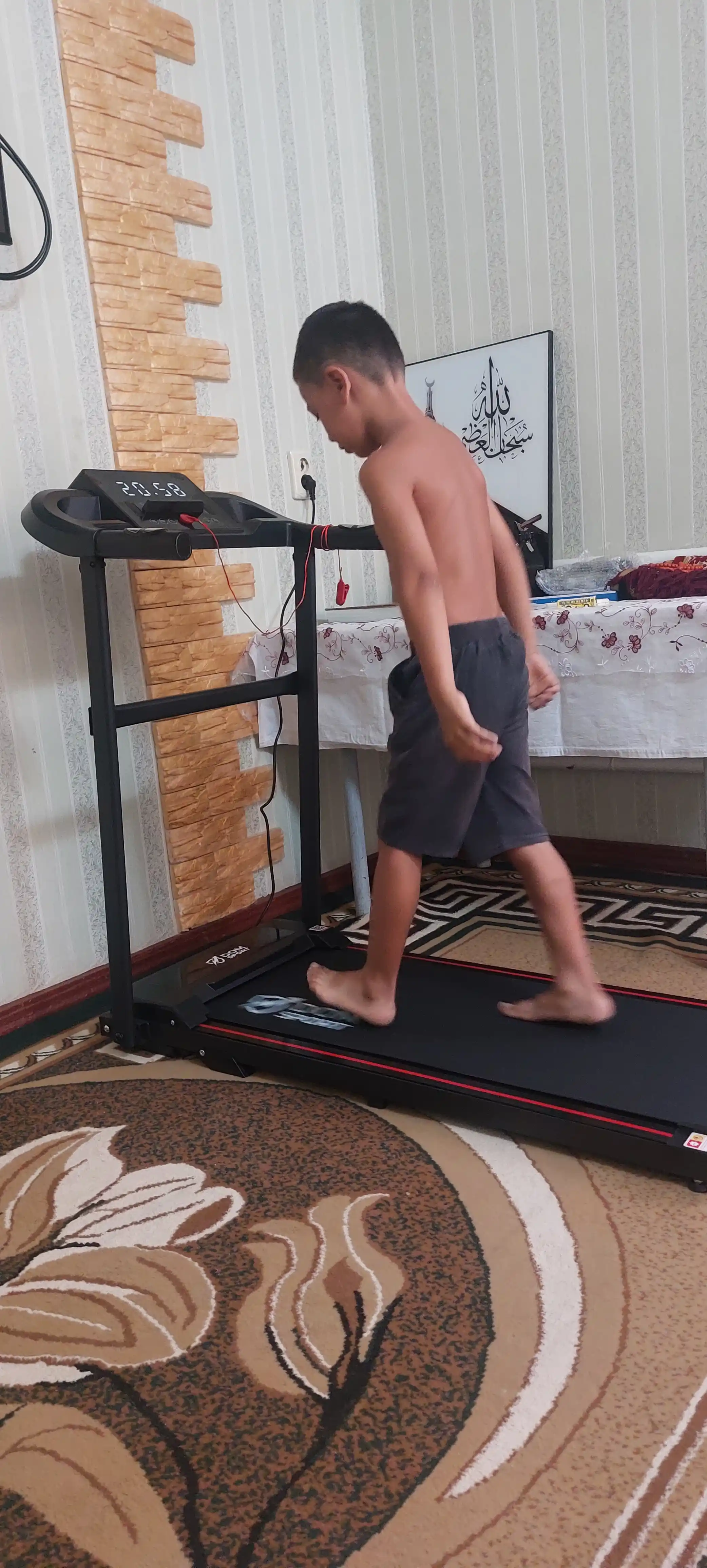 FIDGO uy uchun yugurish yo‘lagi, tezlikni boshqarish funksiyasi bilan