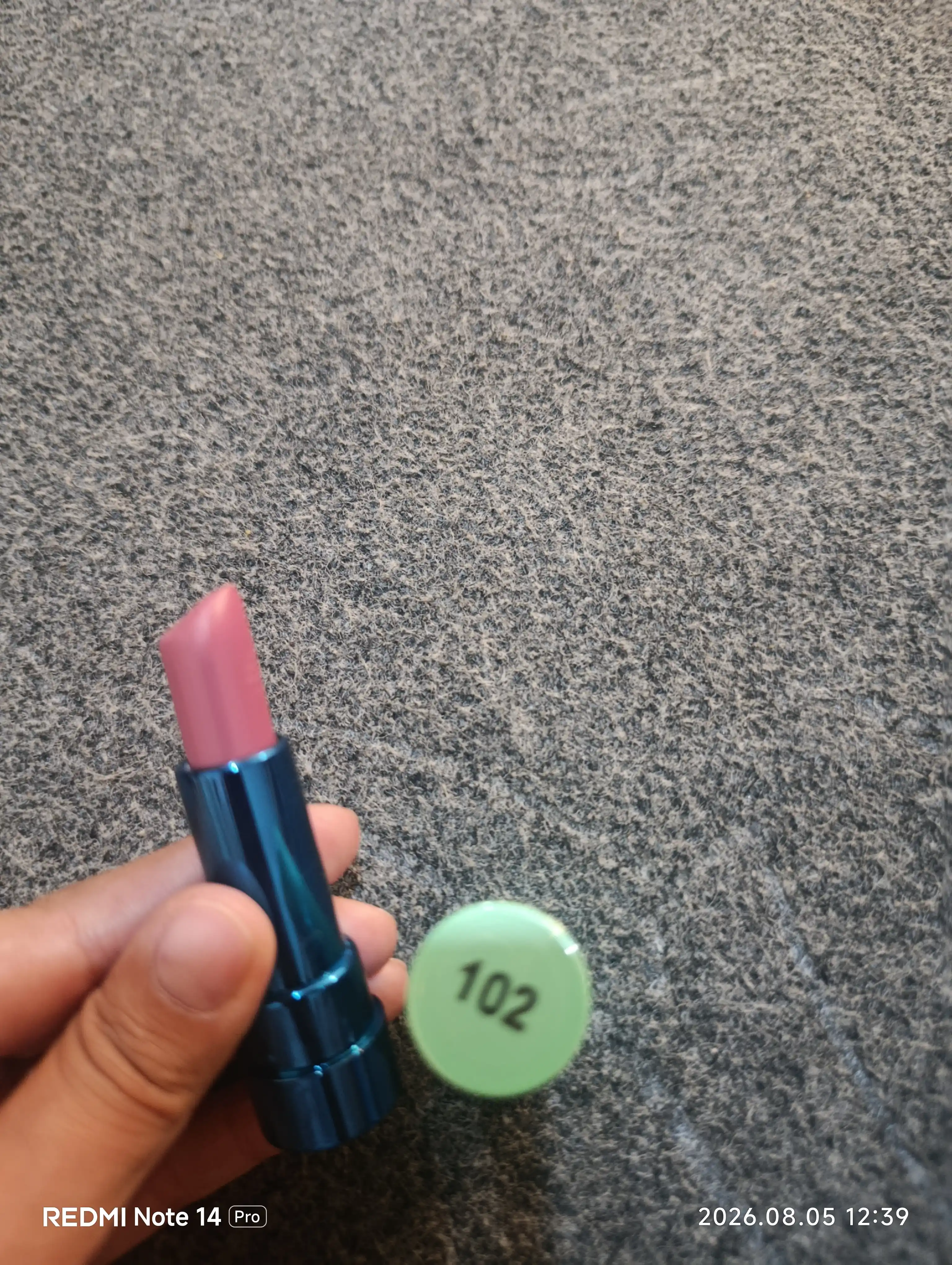 LUXVISAGE Mint Balm lab bo‘yog‘i-balzami, namlantiruvchi ta’sirga ega