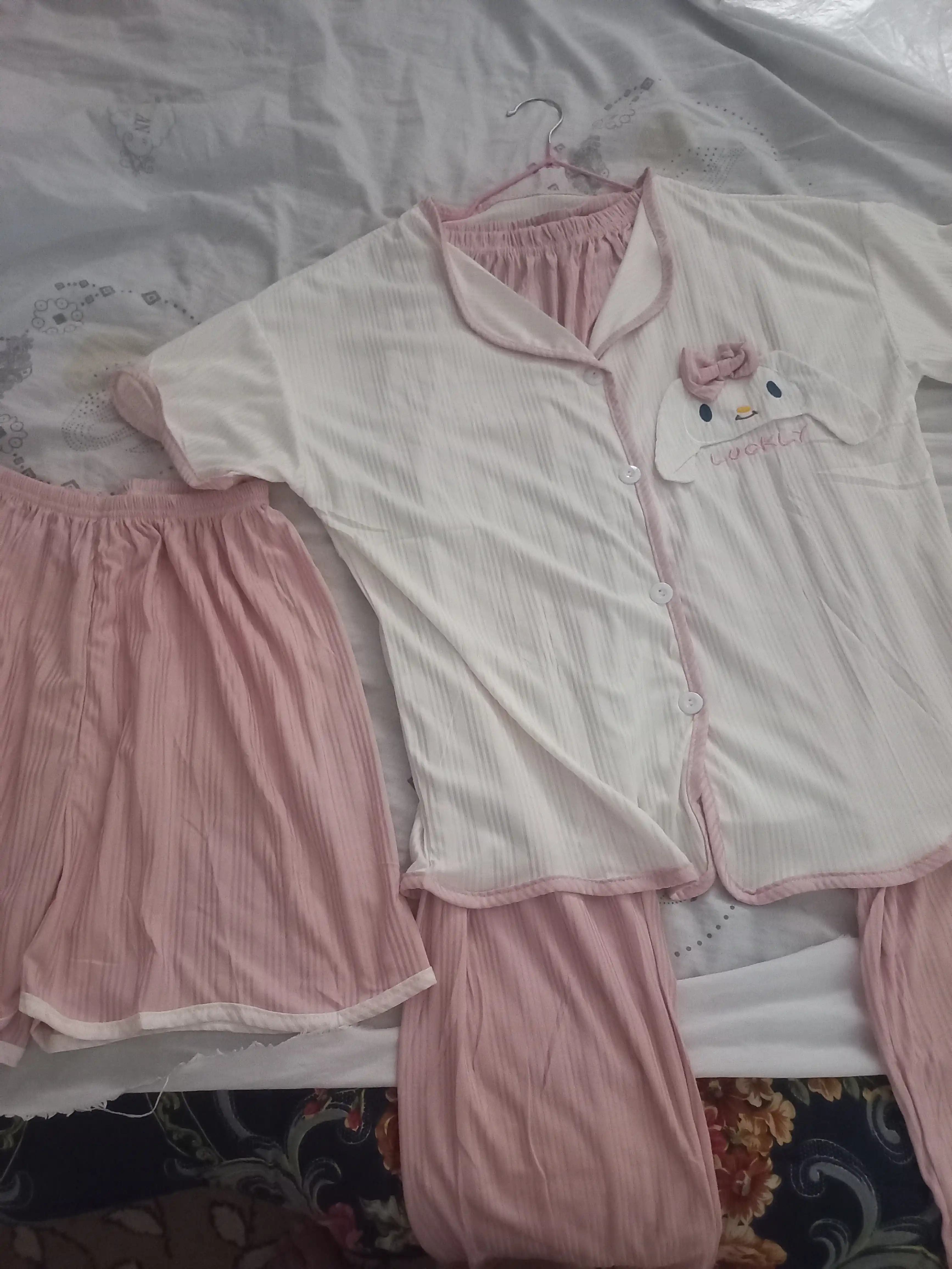 Ayollar pijamasi komplekt 3 tasi 1, ko‘ylak, shortik va shim, 4 rang, M-XL