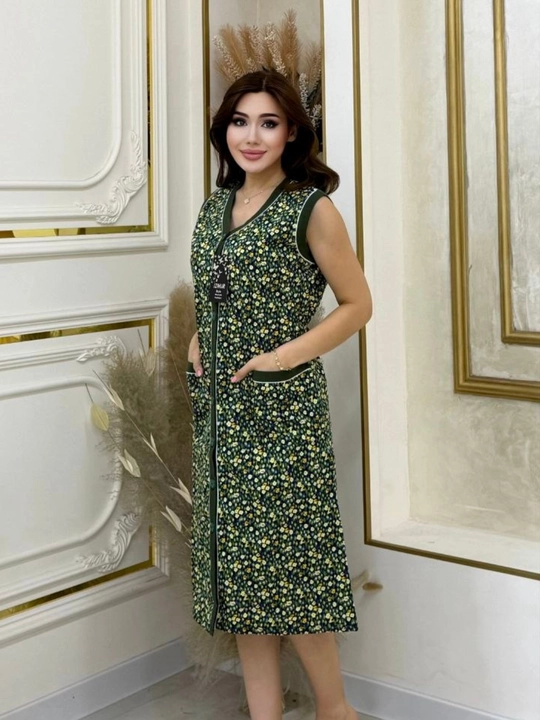 Ayollar uchun yengsiz tugmali uy xalati