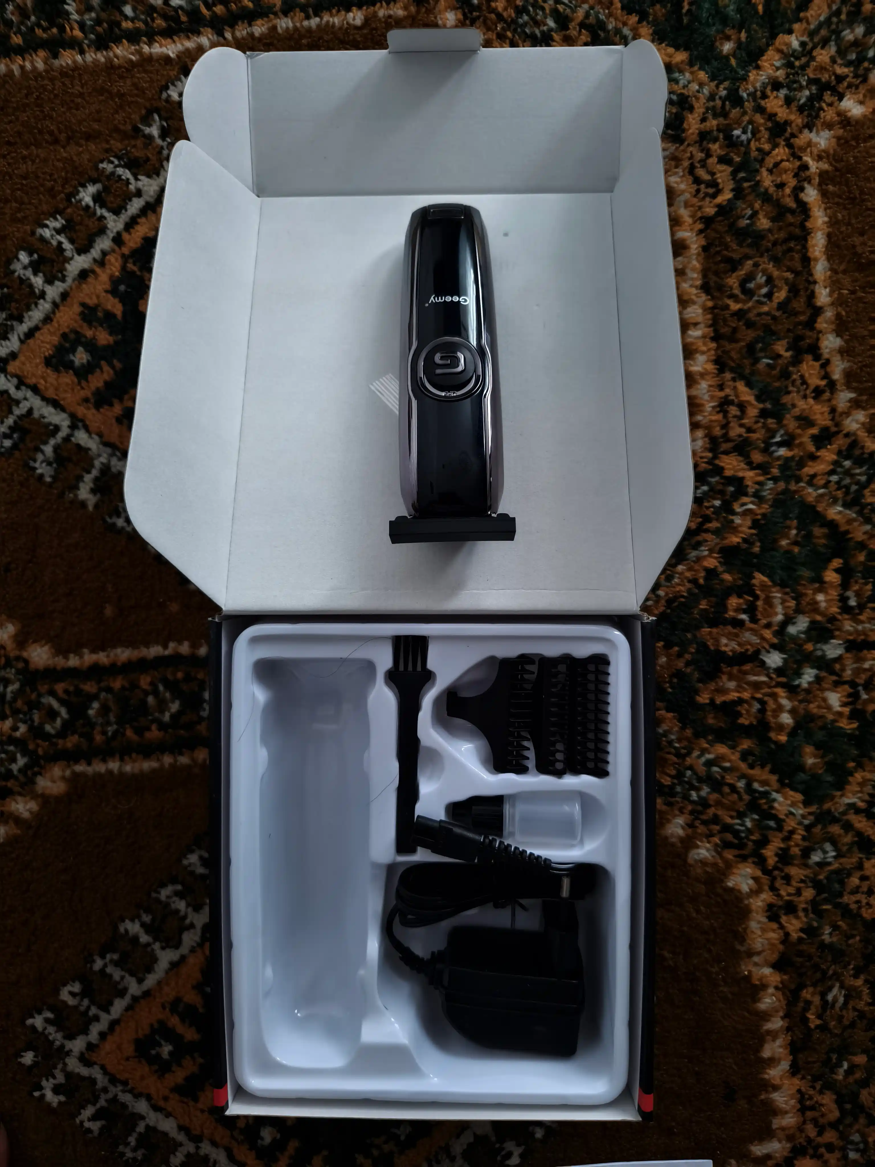 Professional soch va soqol olish mashinkasi GEEMY GM-6050 – akkumulyatorli trimmer