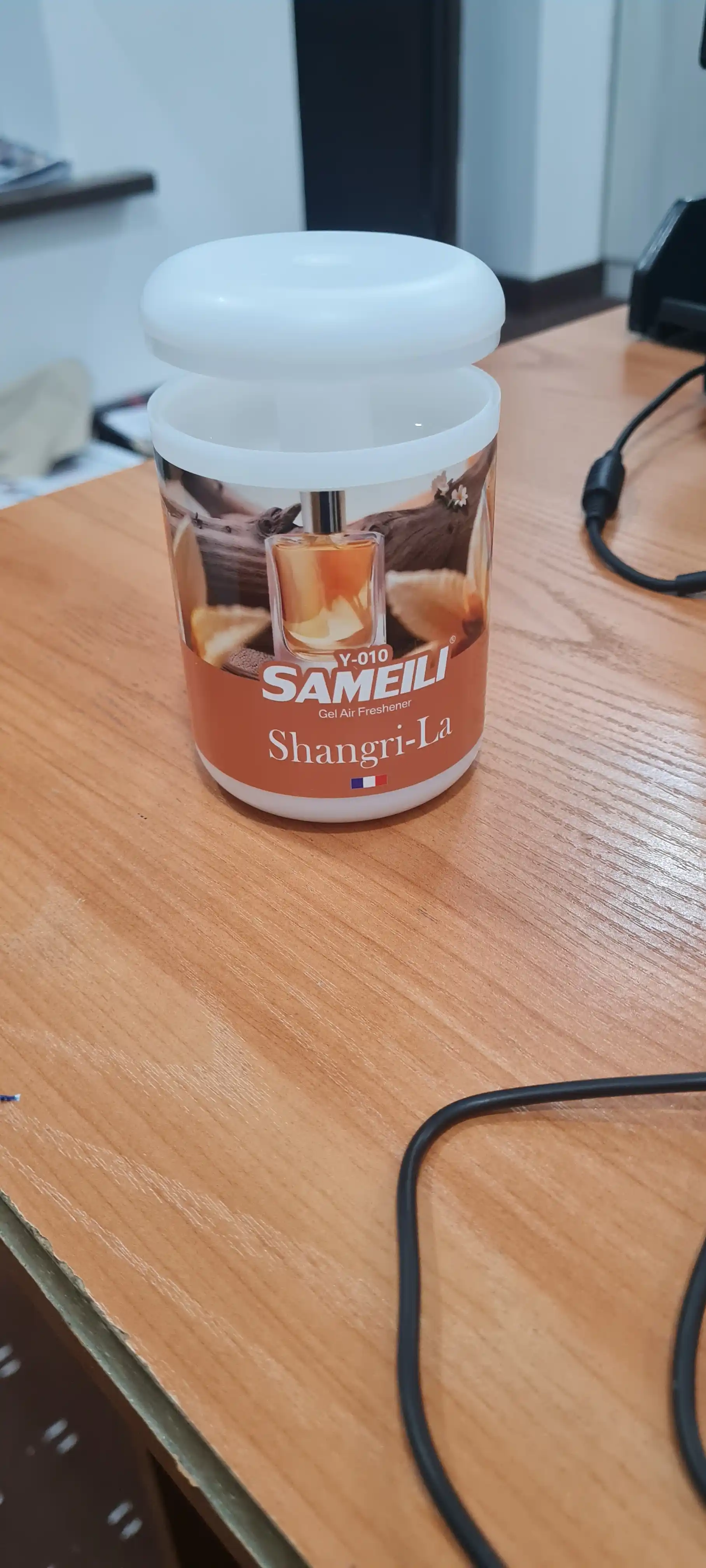 Avtomobil aromatizatori, mashina uchun havo yangilagich, salon xushbo‘ylagich, yoqimli hid