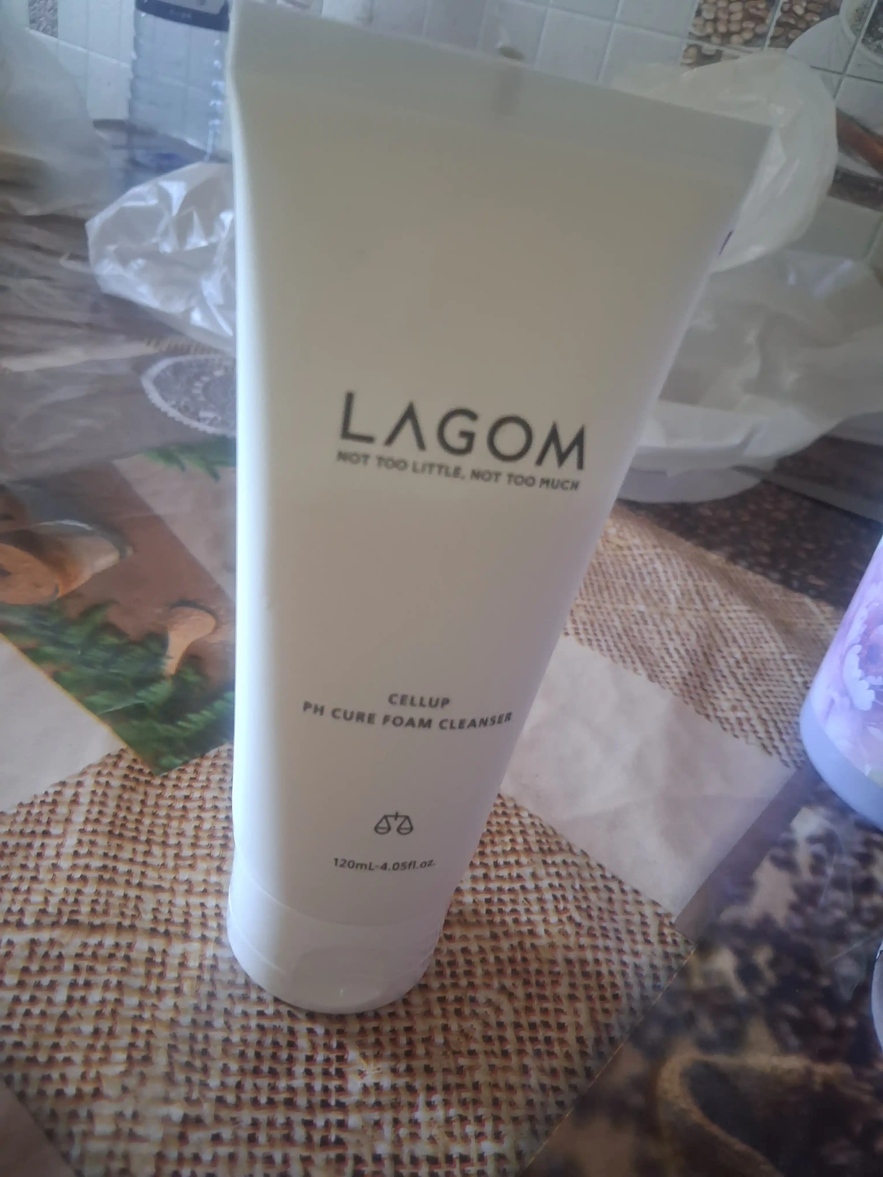 Normal, yog'li, ta'sirchan yuzlarga yuz yuvish ko'pigi, Lagom Cellup Ph Cure Foam Cleanser