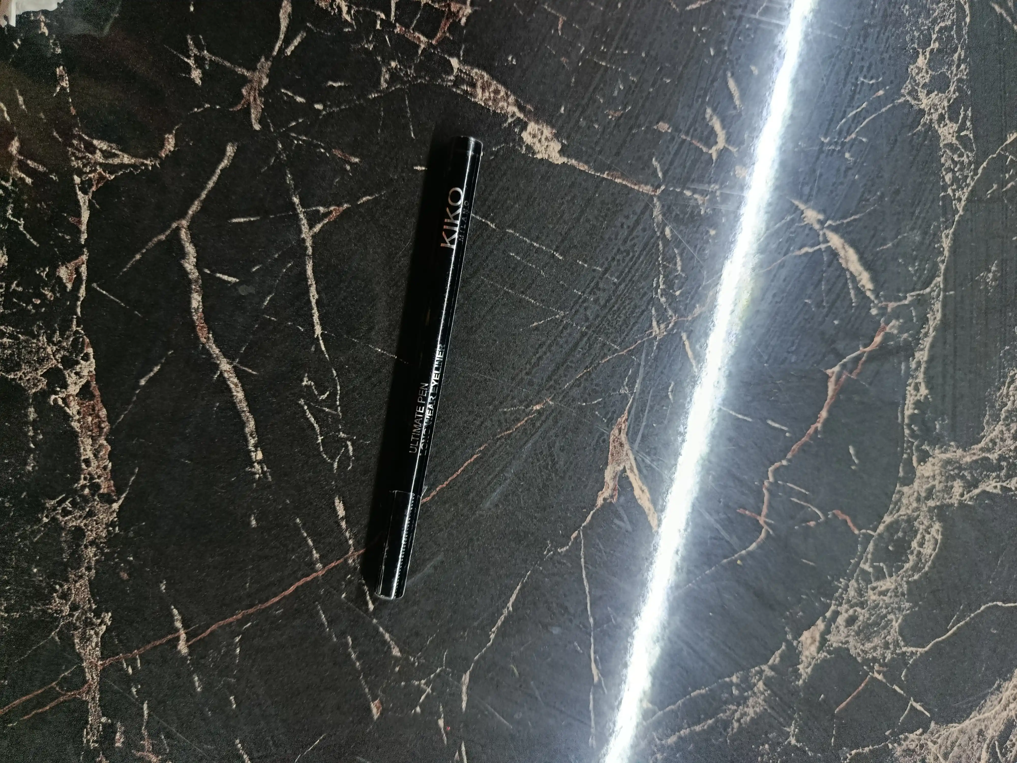 Подводка для глаз KIKO Milano Winged Eyeliner матовая черная, водостойкая
