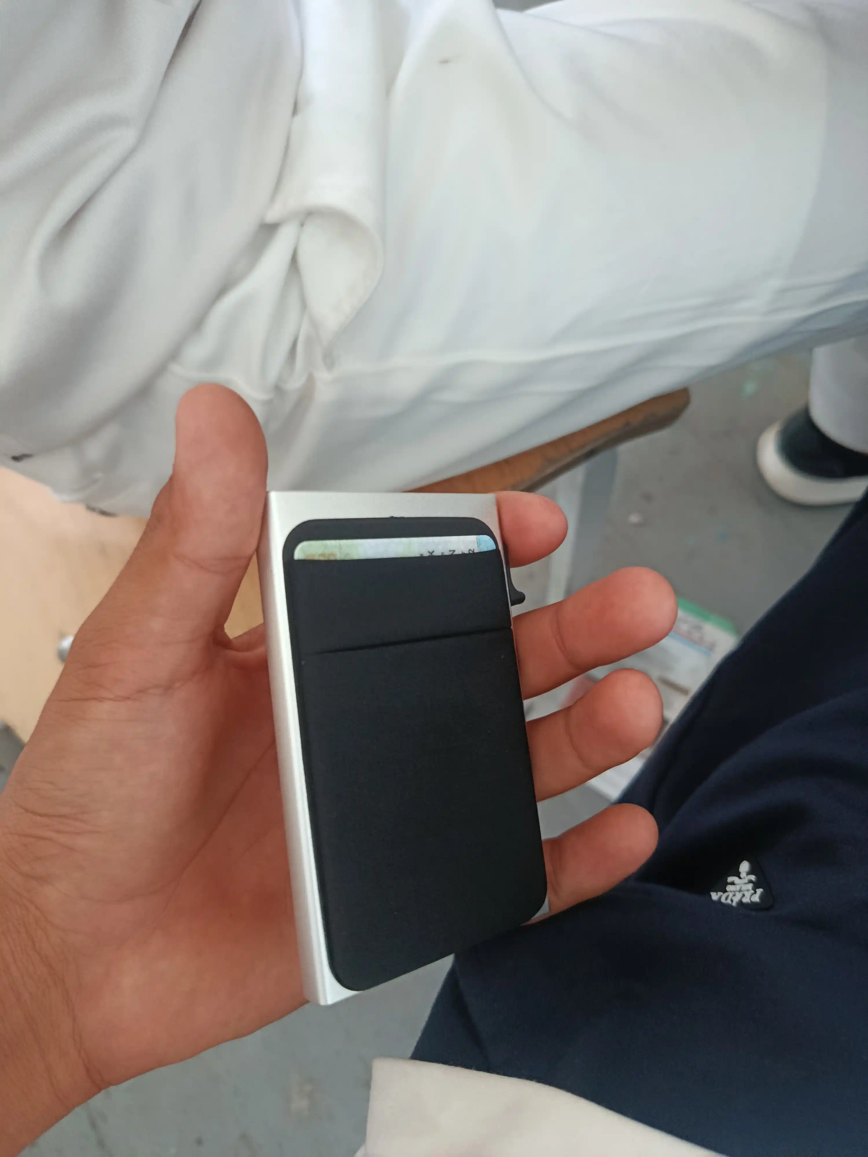 RFID himoyasi bilan metall karta egasi, ixcham va ishonchli, taktik, hujjatlar uchun