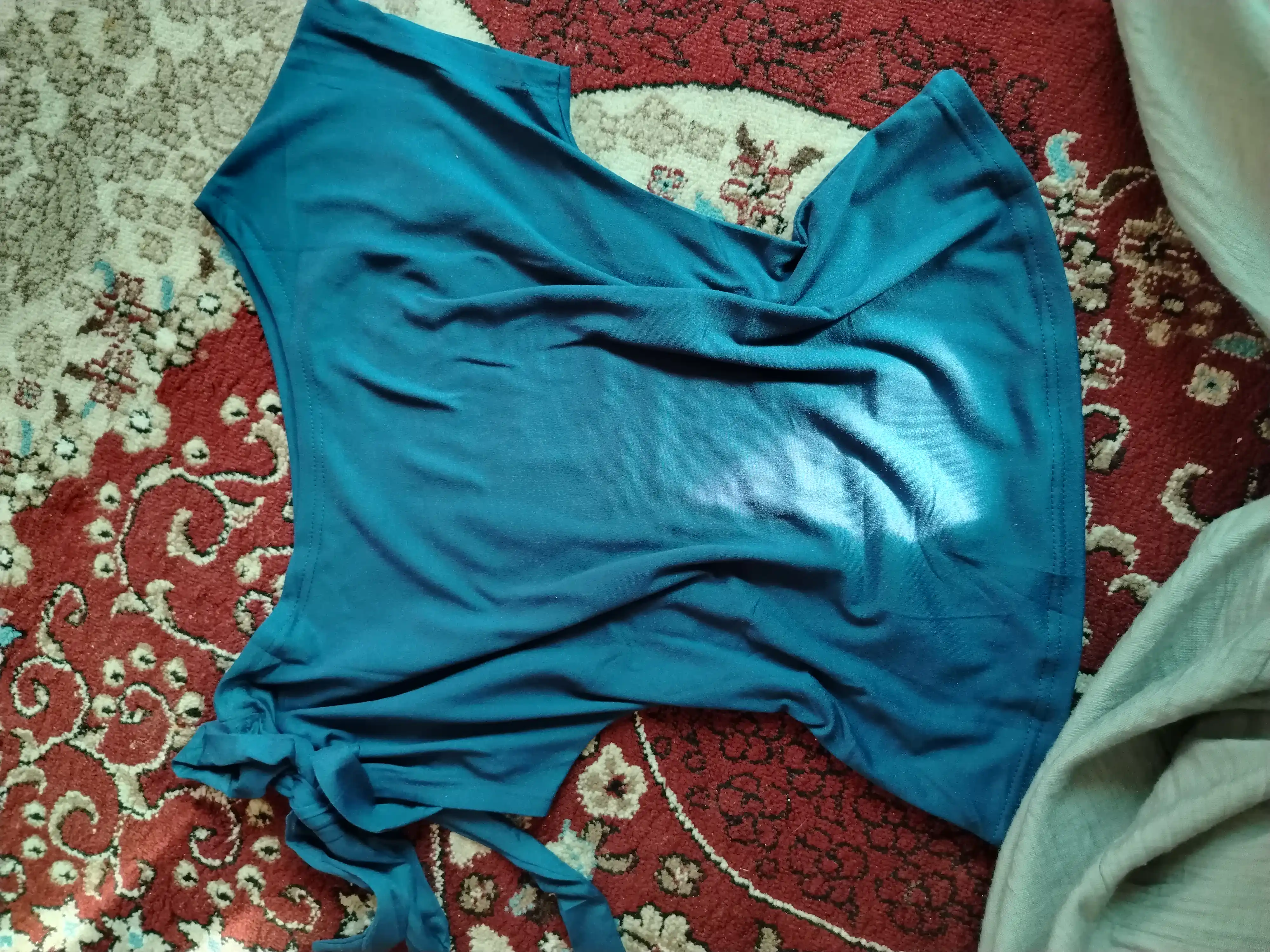 Ayollar futbolkasi