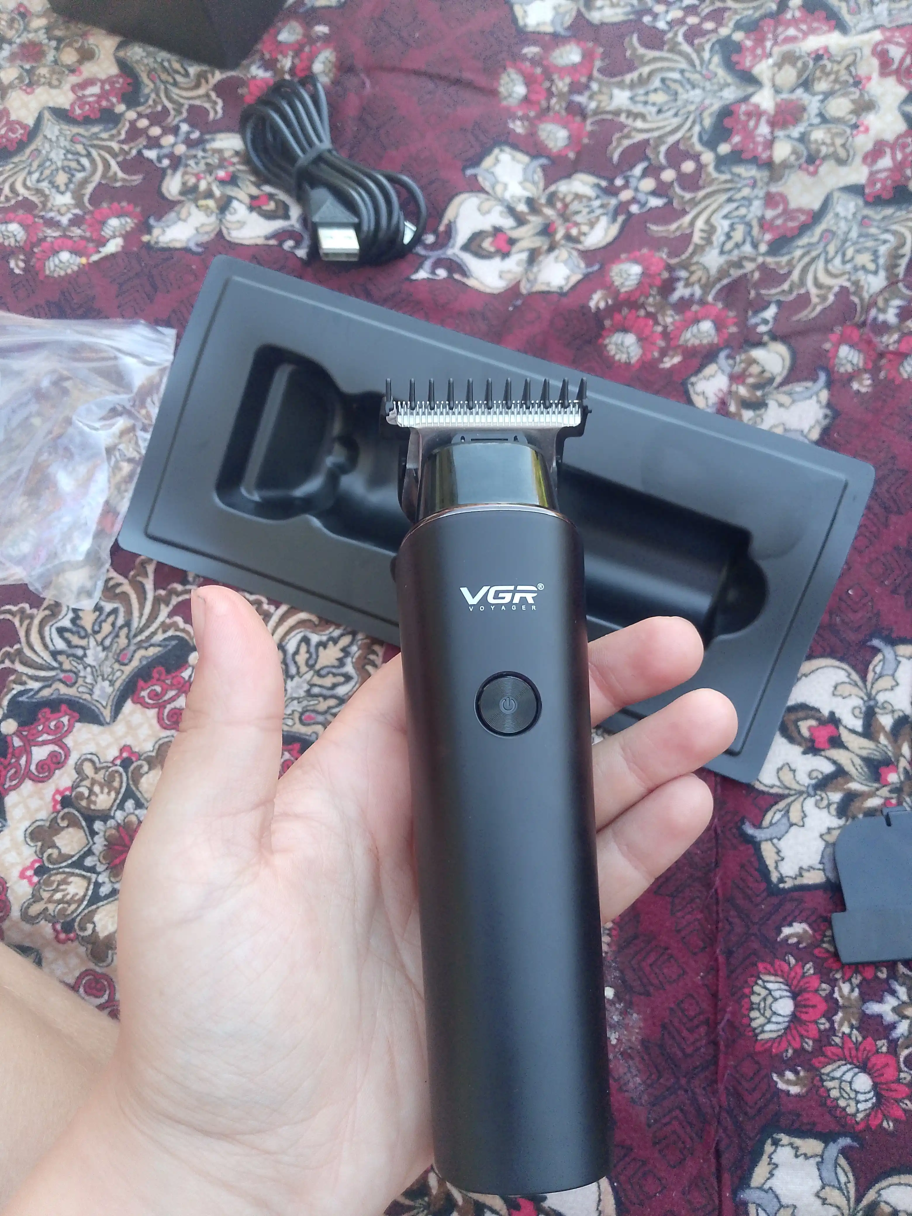 Professional simsiz soch va soqol olish kesish mashinkasi trimmer VGR V-937, LCD displeyli