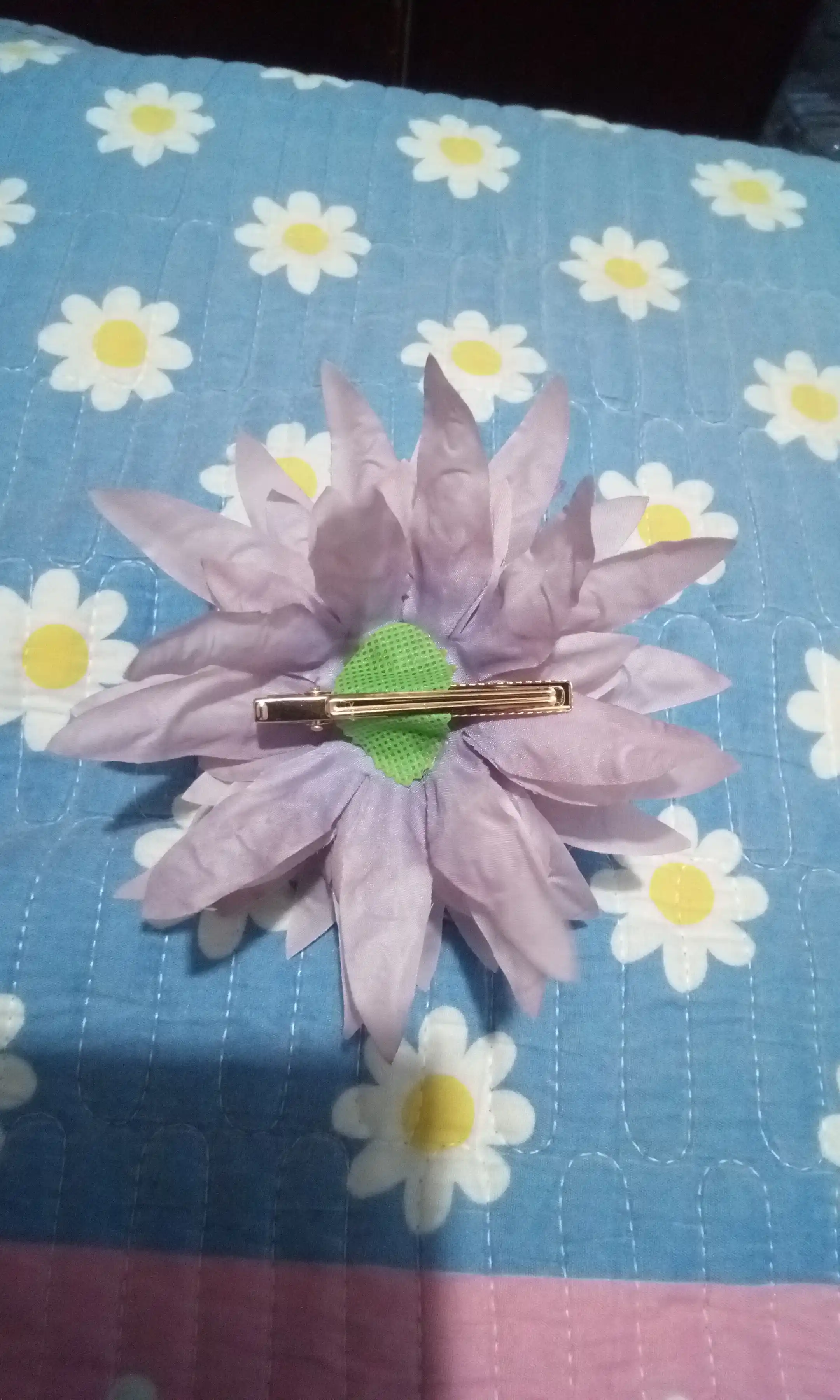 Nafis gulli soch aksessuari – romantik stil uchun ideal