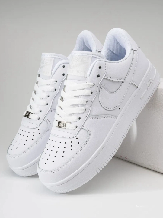 Ayollar va erkaklar uchun Nike Air Force 1 oq klassik krossovkalari