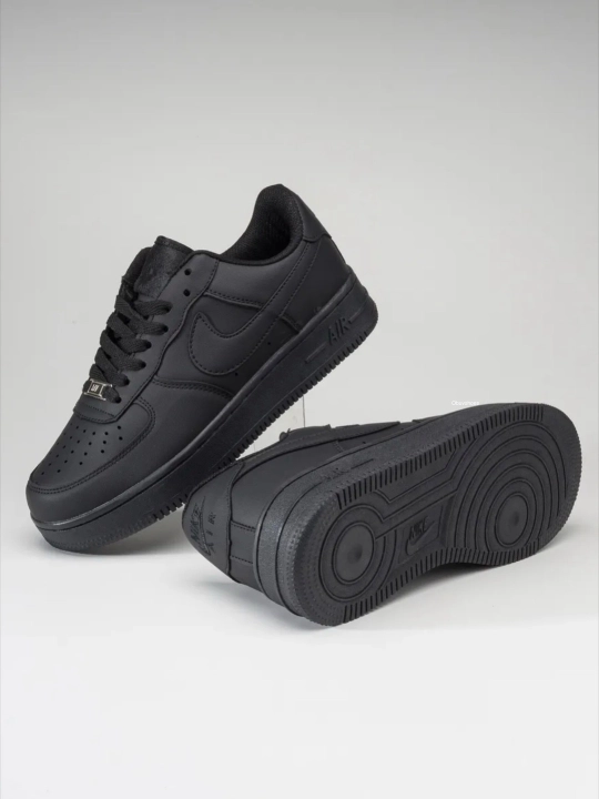 Ayollar va erkaklar uchun Nike Air Force 1 oq klassik krossovkalari