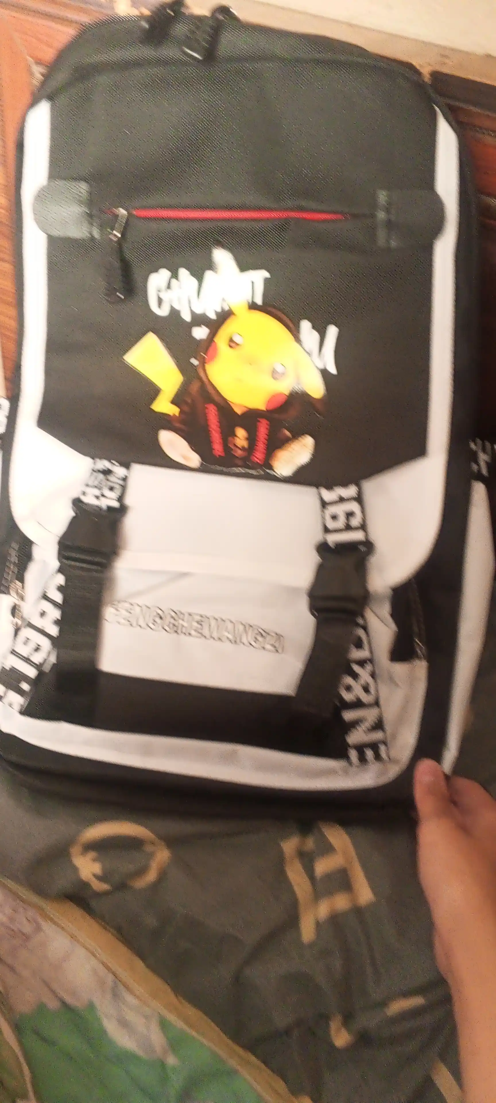 Universal, shahar, o‘qish, sayohat, kundalik, Pikachu ryukzagi