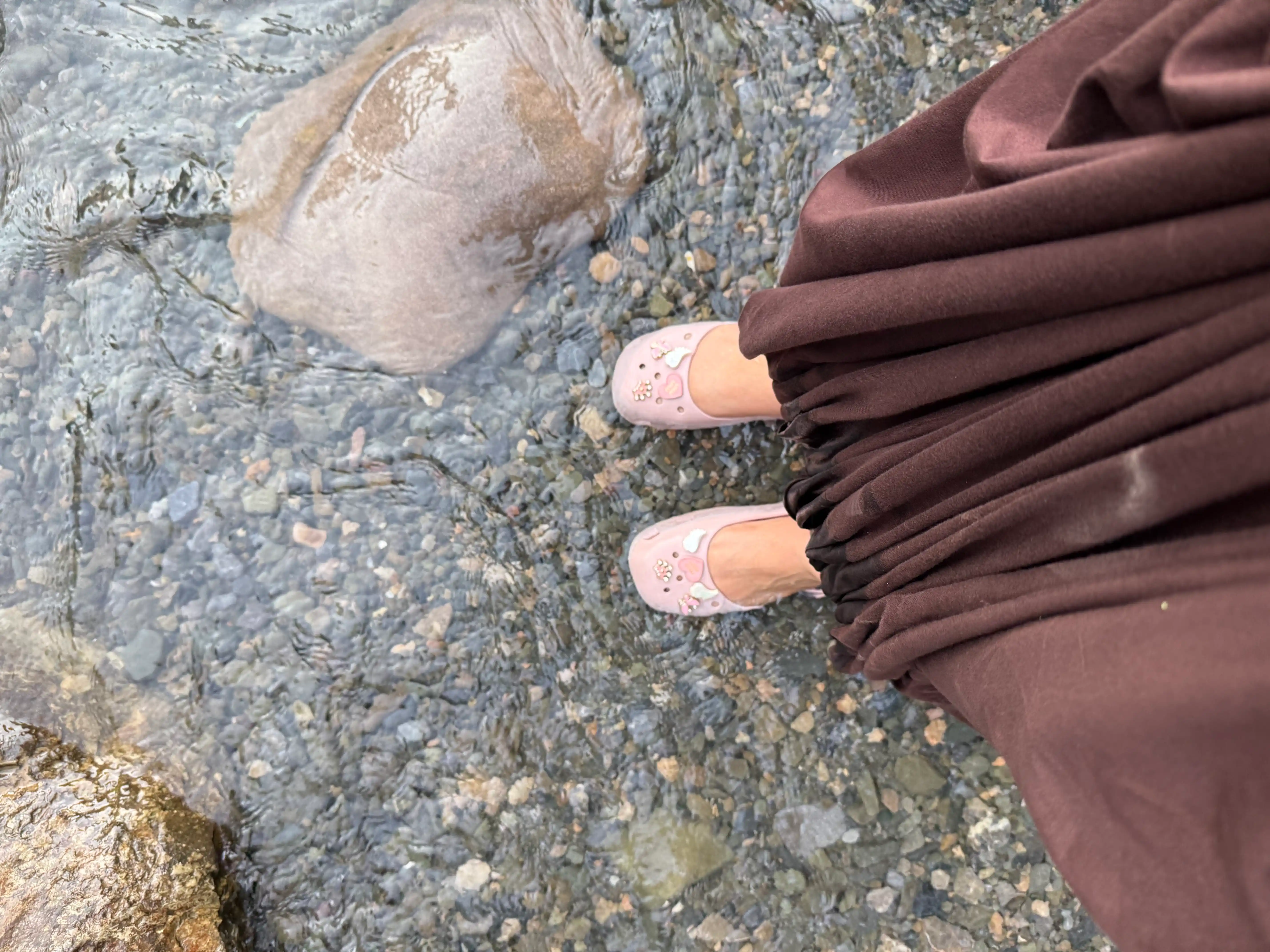 Ayollar uchun sabo shippak, Crocs uslubidagi yengil yozgi oyoq kiyim, qulay tapochka