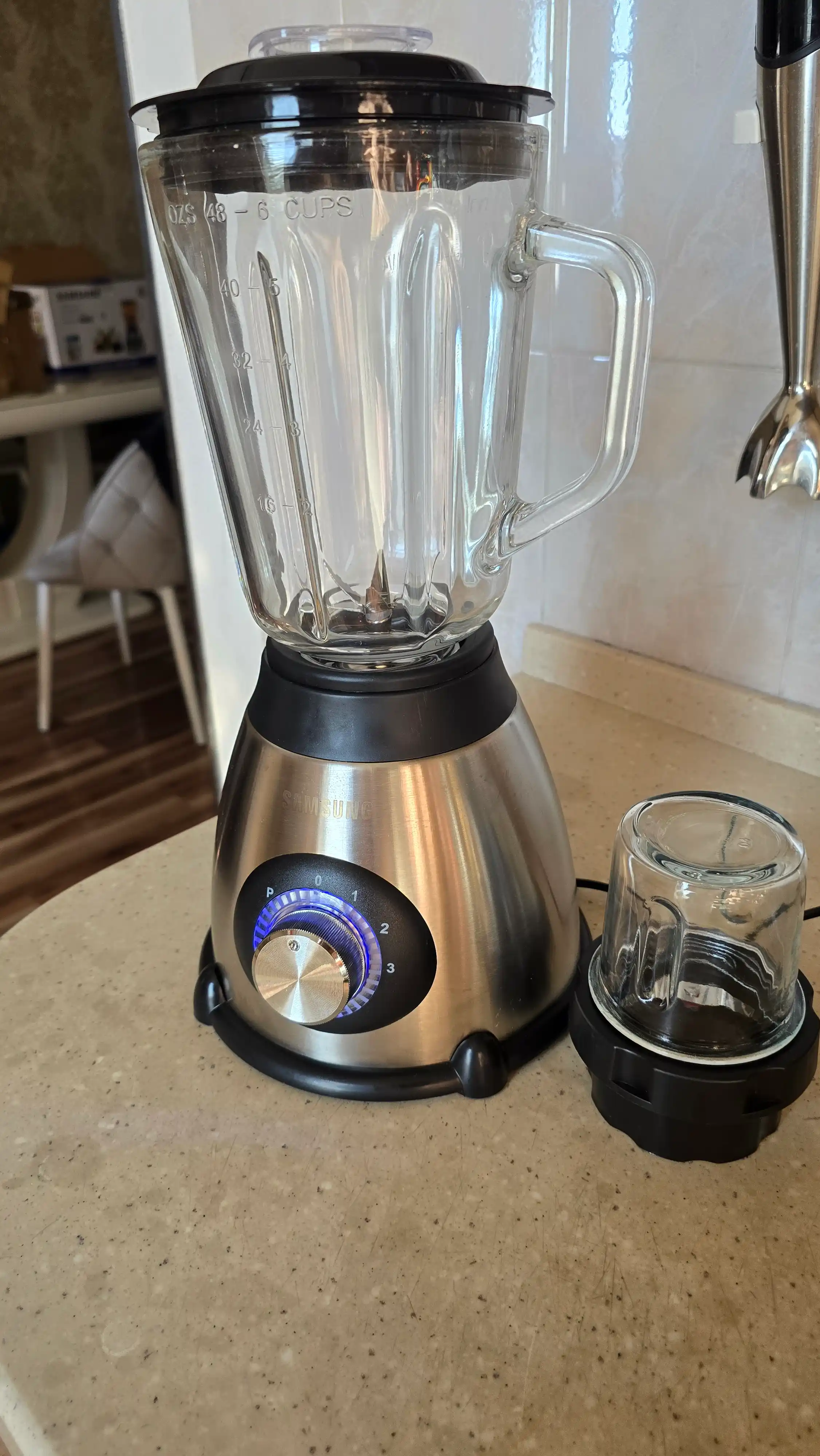 Statsionar blender, muz maydalaydigan 1,5 litrli smuzi-blender
