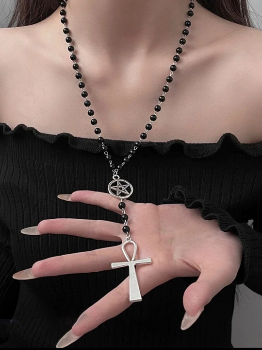 Ilon, ankx, farishta yoki sichqon qanotlari tasvirlangan gotik xoch marjoni