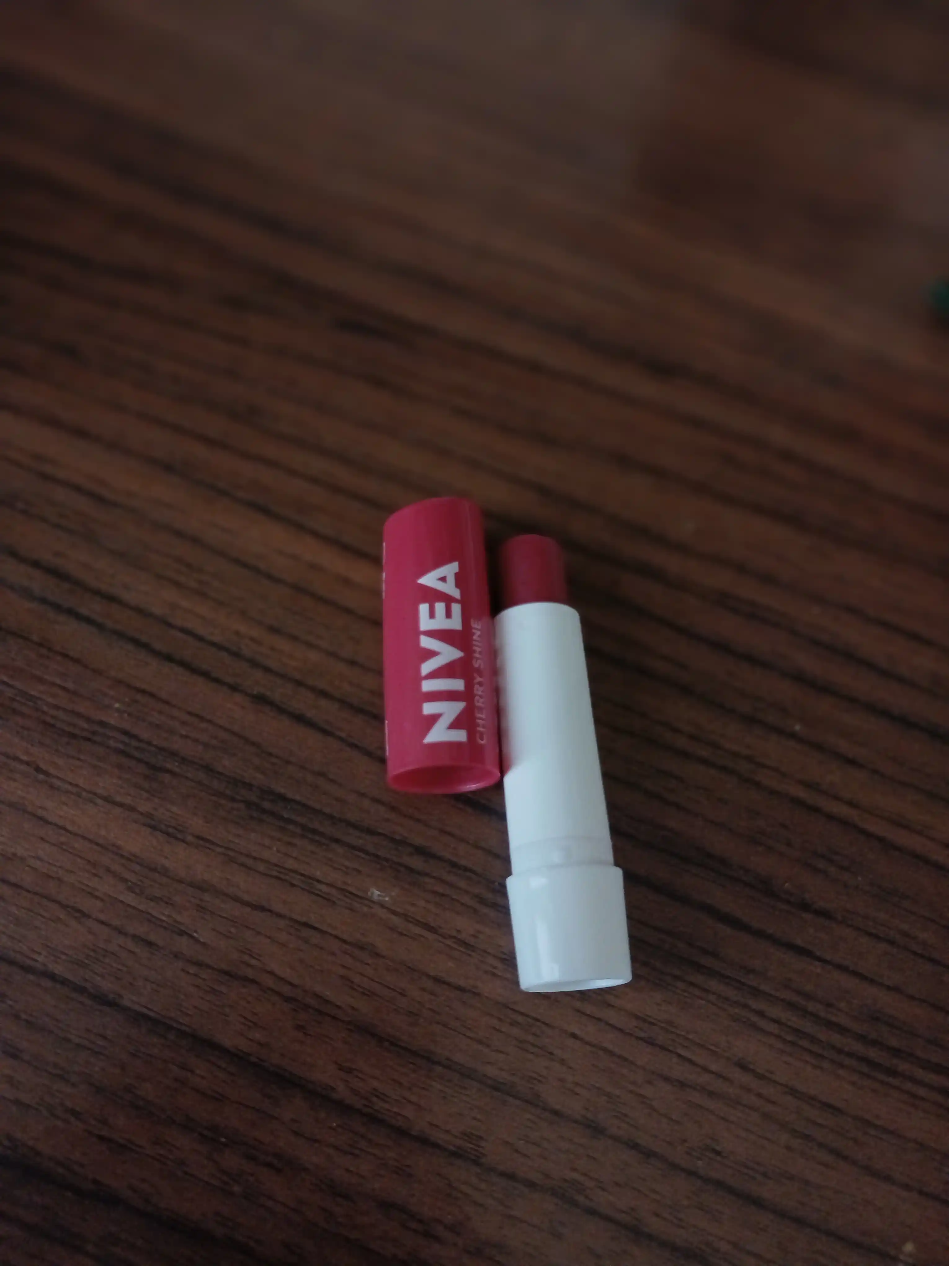 Бальзам для губ NIVEA, с вишнёвым сиянием, 4.8 г