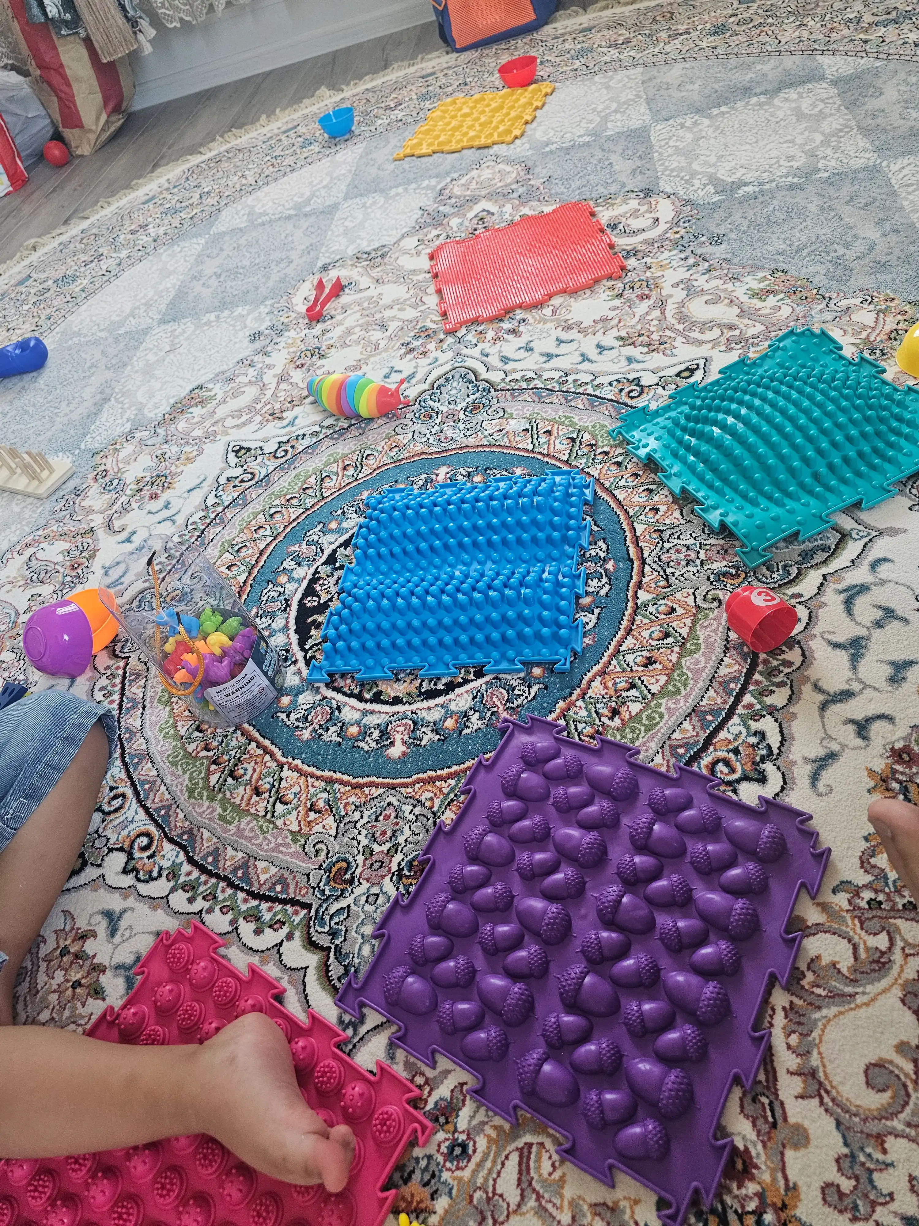 Bolalar uchun ortopedik massaj gilamchasi «Skymove» 6 ta moduldan iborat pazl-to‘plam