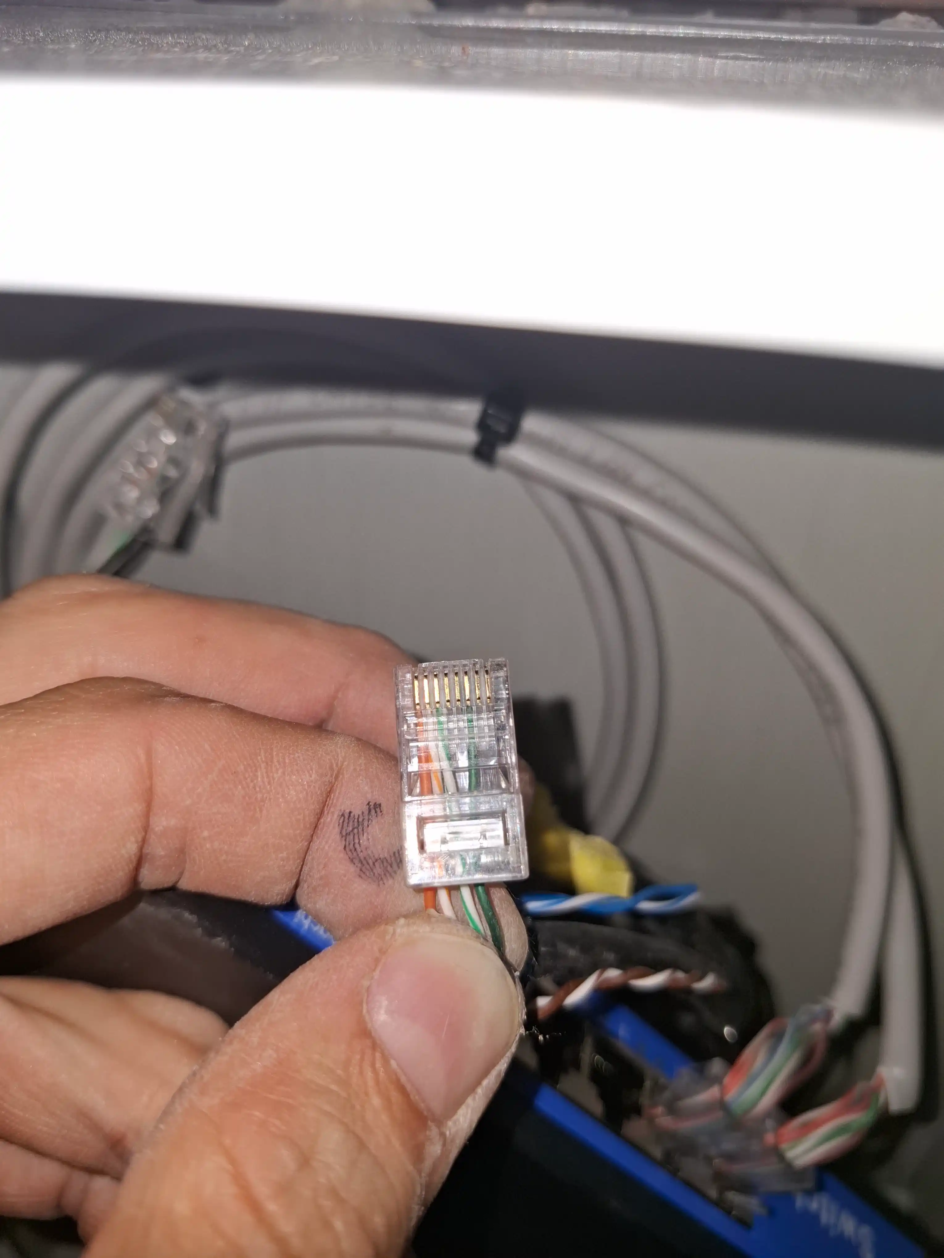 INGCO INDUSTRIAL o'ralgan juft internet kabellarini siqish uchun zajim HMPC1468P