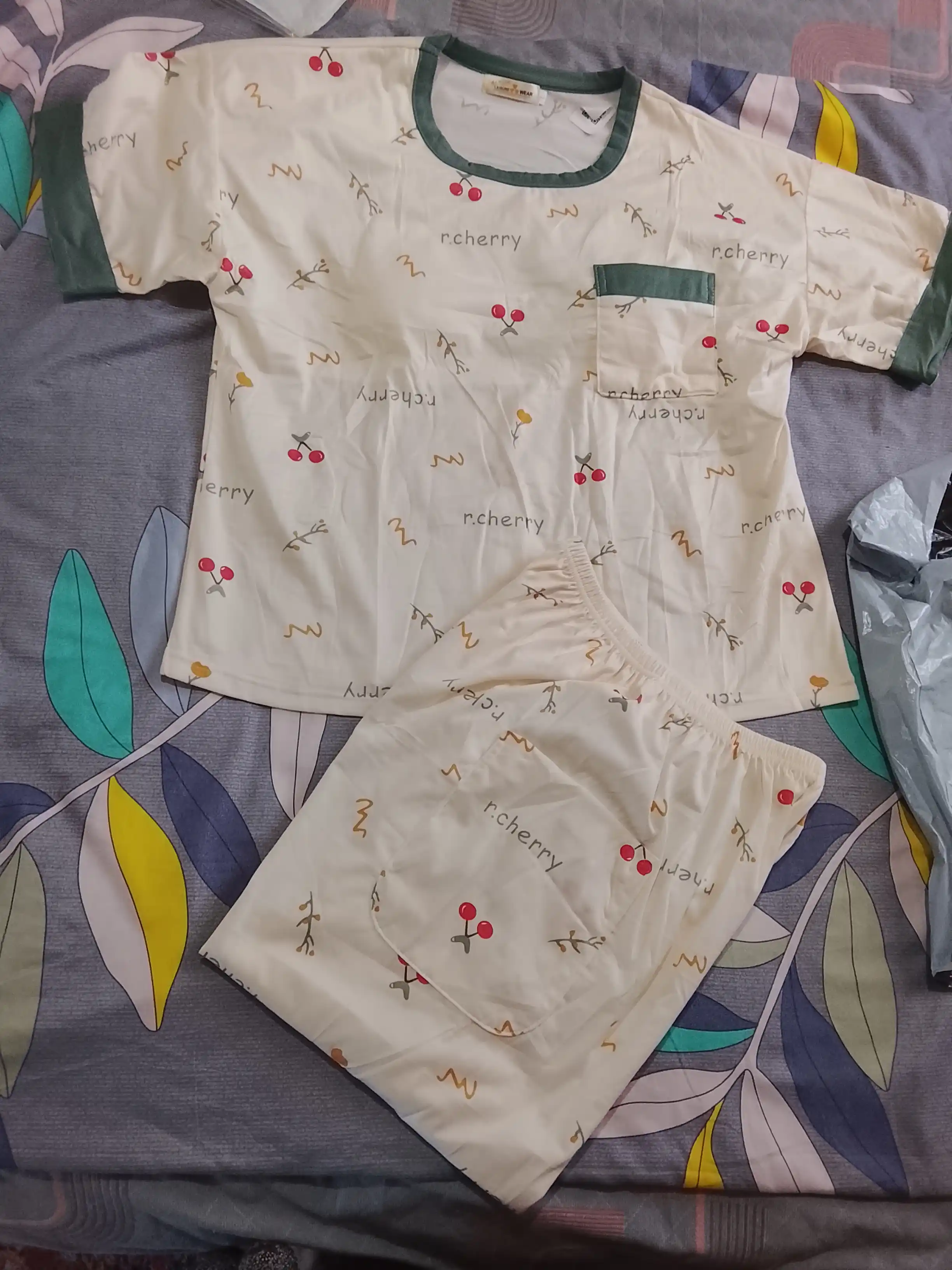 Ayollar va qizlar uchun pijama, ikki dona, ichki siynabandli, kofta va shimli, 2 tasi 1 da