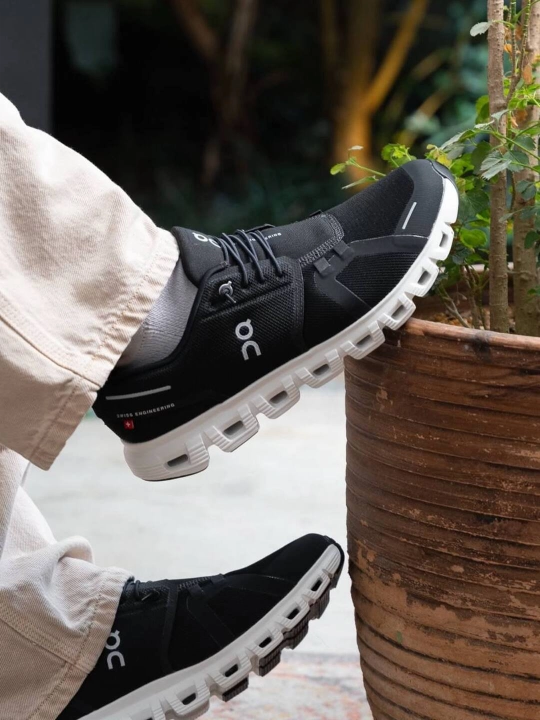 On cloud 6 yuqori sifatli erkaklar krossovkalari quti bilan, 1razmer kichik - 