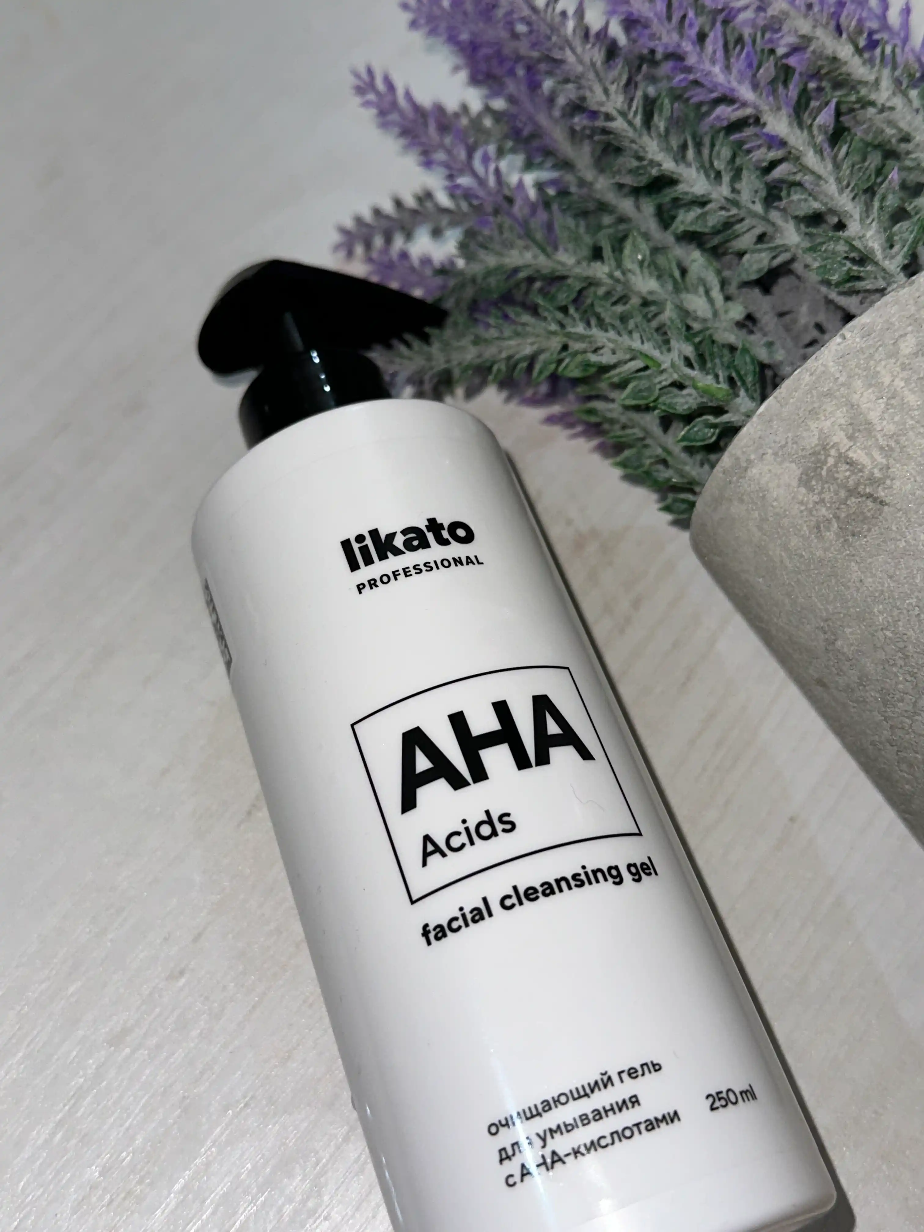 Очищающий гель для умывания с АНА-кислотами LIKATO professional, 250 мл, STD