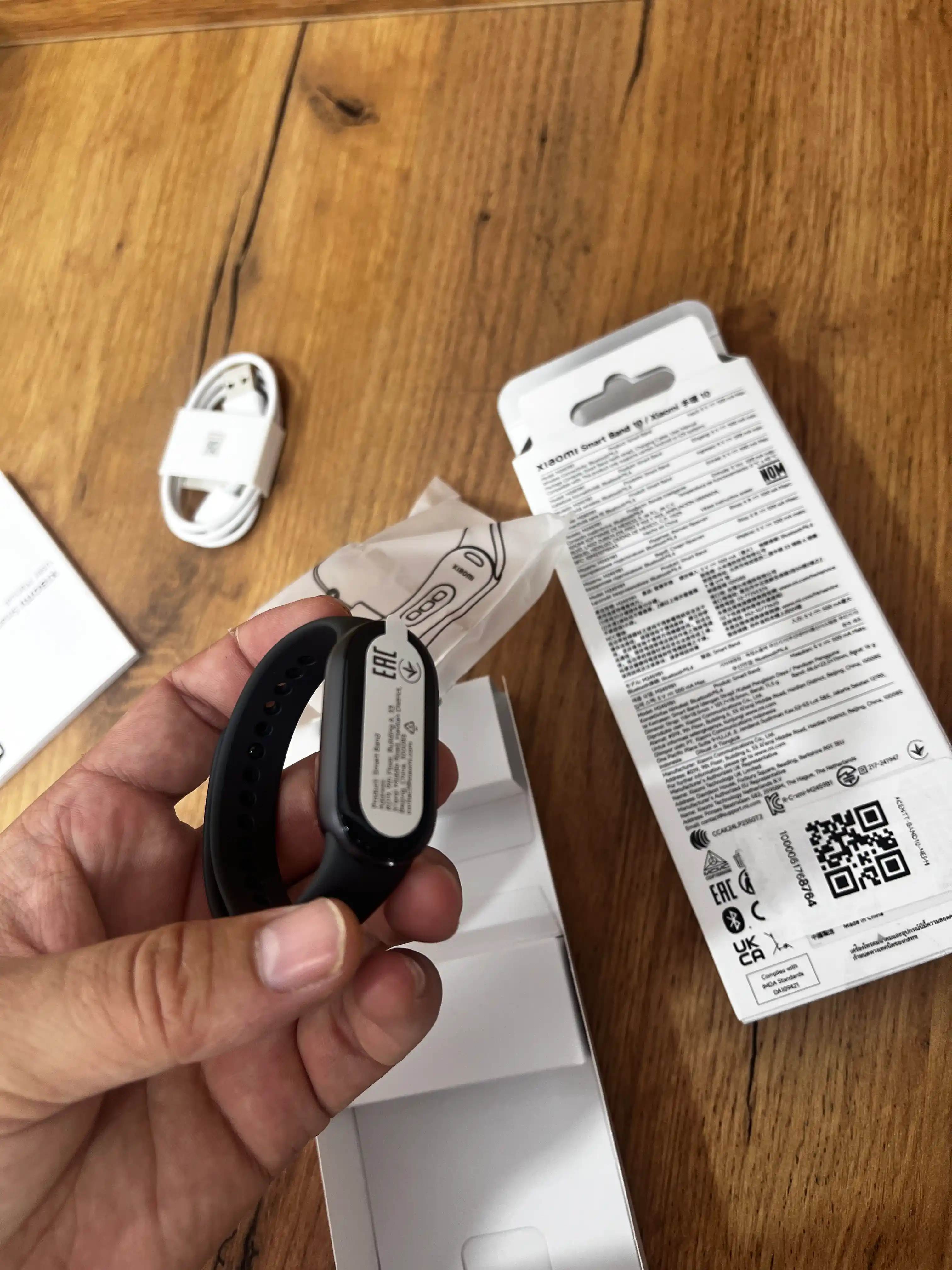 Xiaomi Smart Band 10 fitnes bilaguzugi, 1.72" AMOLED displey, 150dan ortiq sport rejimlari