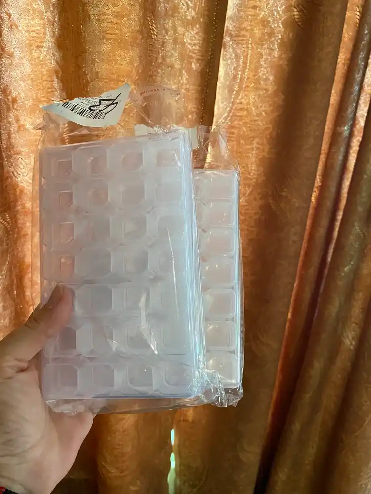 Пластиковый контейнер  для украшений