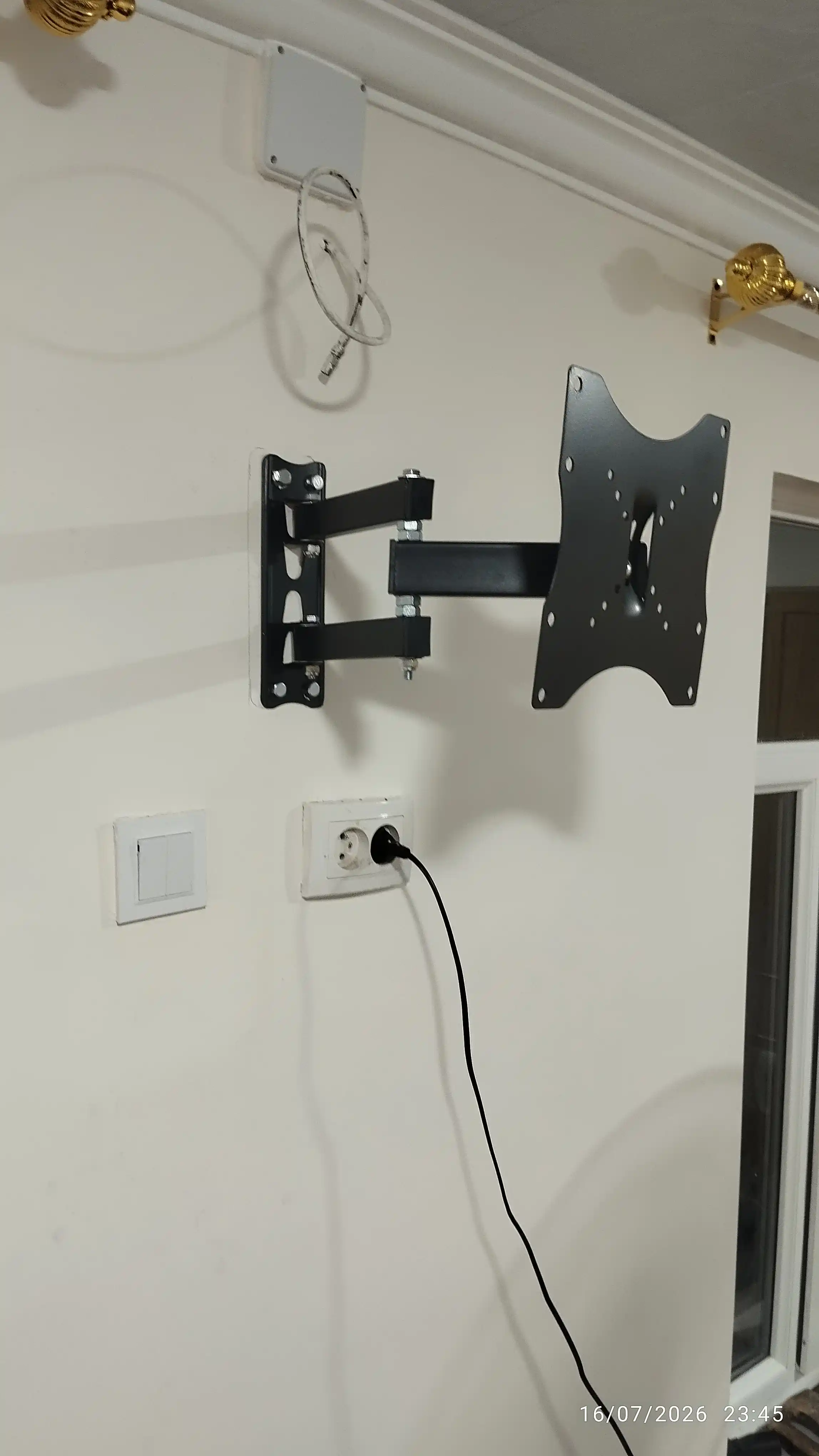 Televizor uchun kronshteyn INNOTECH MIDDLE 17''-42''