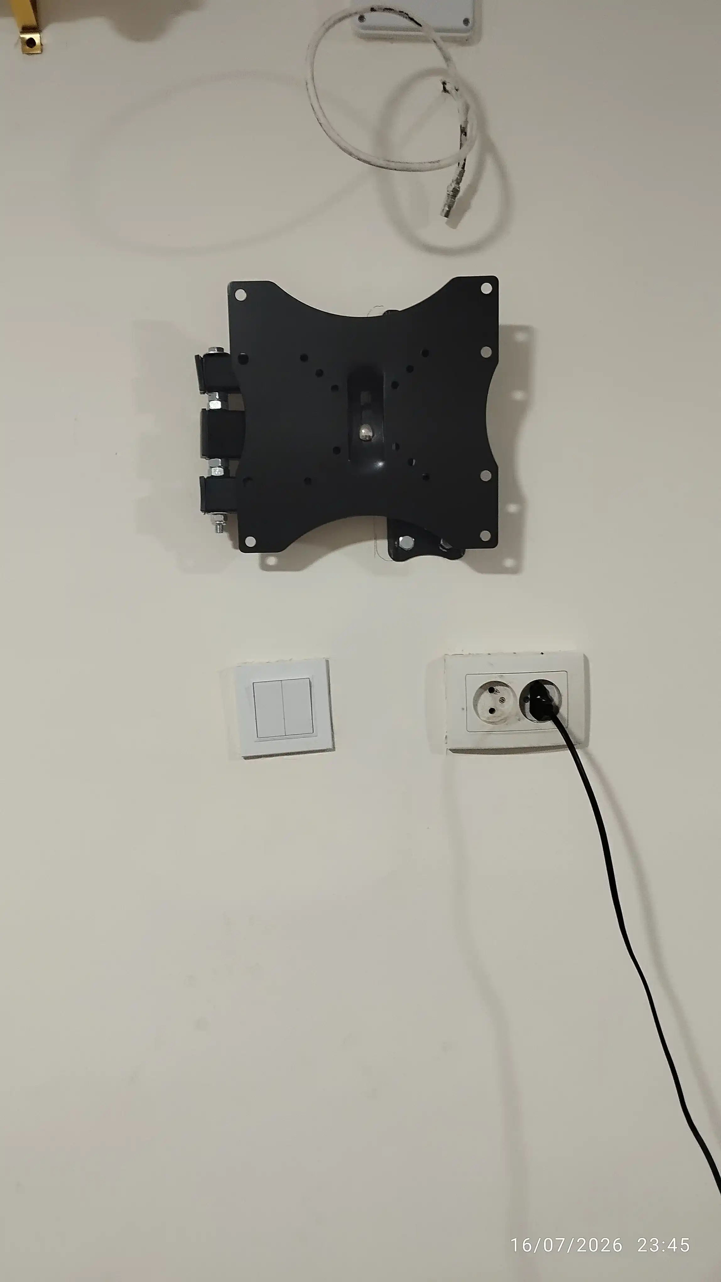 Televizor uchun kronshteyn INNOTECH MIDDLE 17''-42''