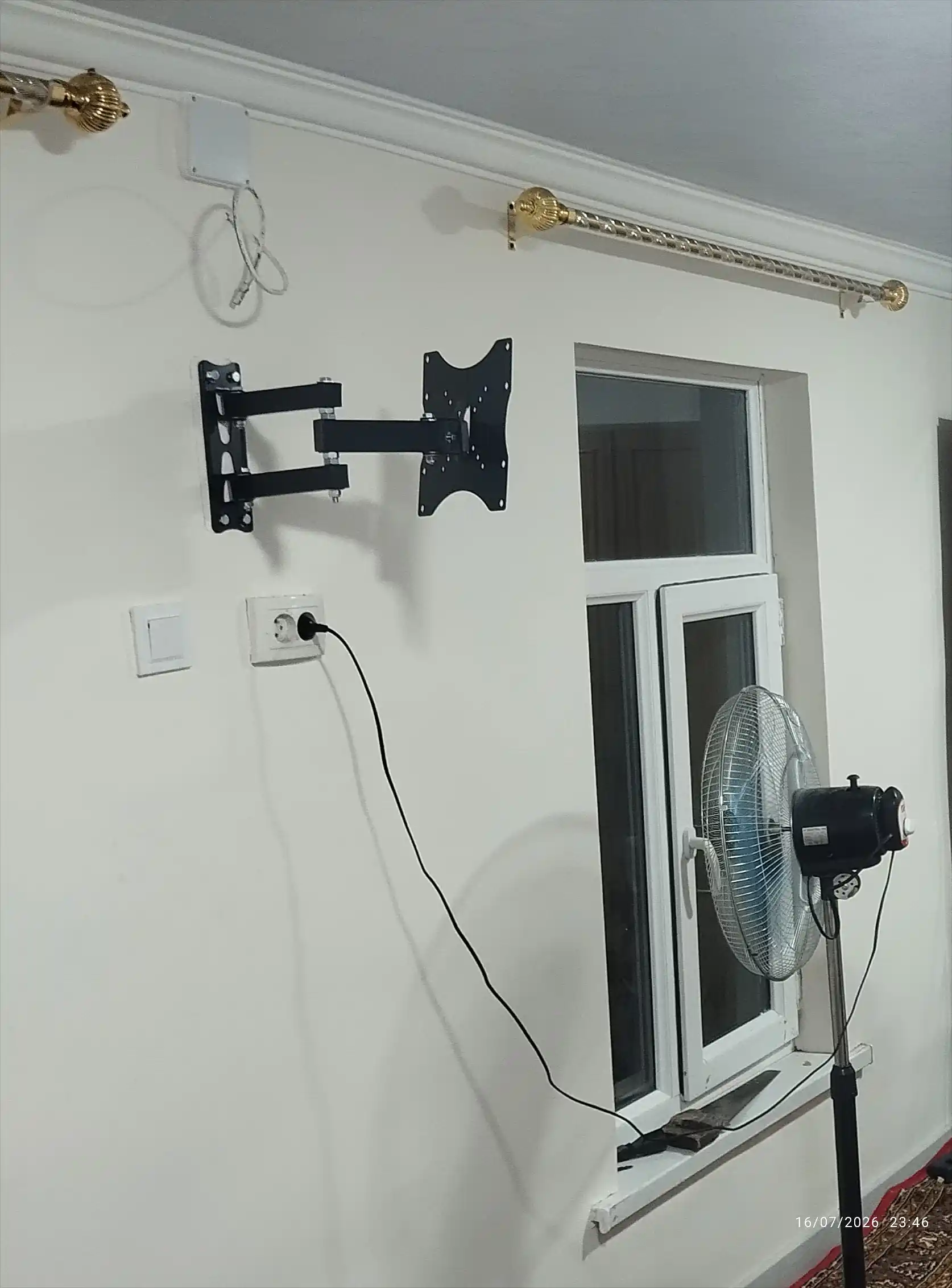 Televizor uchun kronshteyn INNOTECH MIDDLE 17''-42''