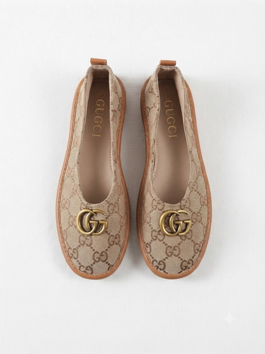 Ayollar uchun klassik uslubdagi charm va matoli mokasinlar, Gucci dizayni