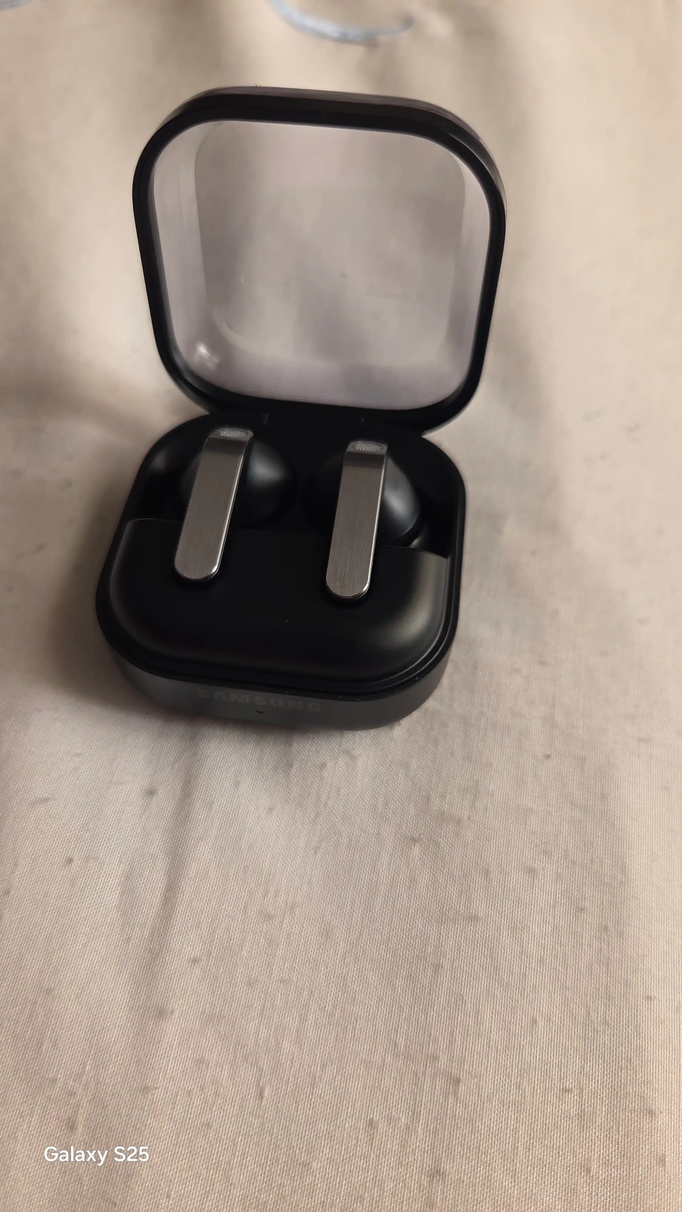 Samsung Galaxy Buds 4 va Buds 4 Pro simsiz quloqchinlari