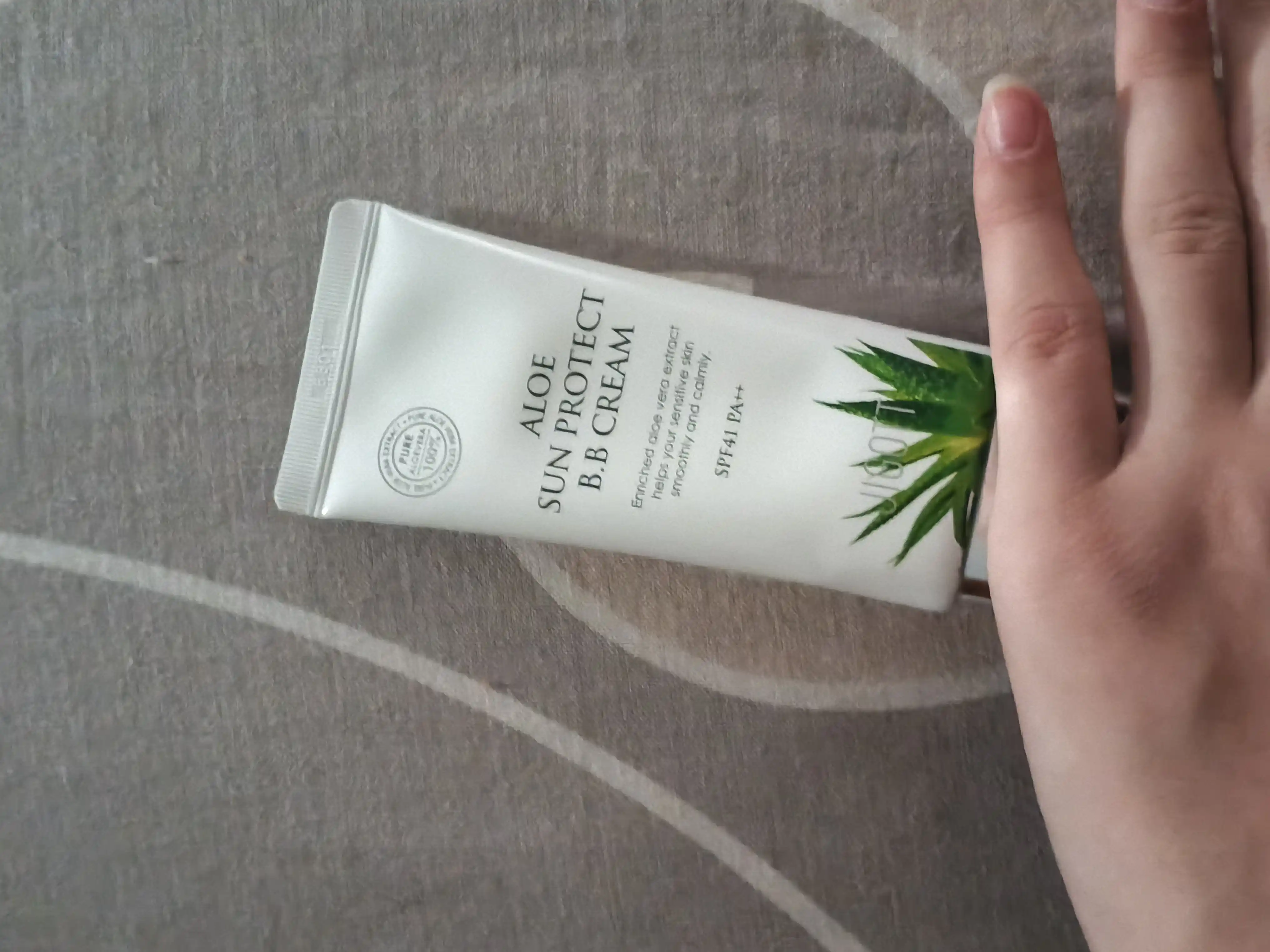 Quyoshdan himoyalovchi Jigott Aloe Extract SPF 41 BB kremi