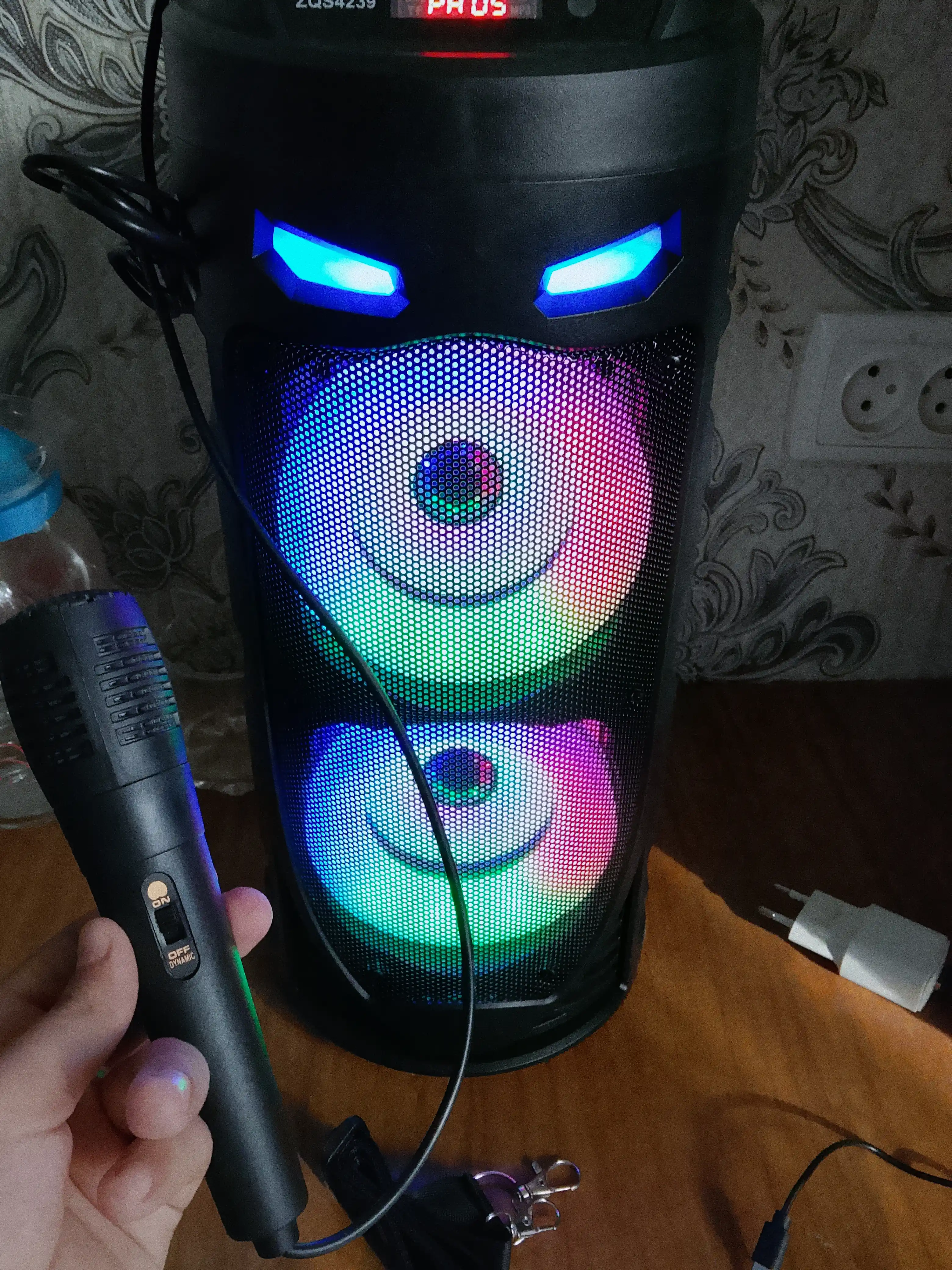 Katta simsiz Bluetooth karnay, karaoke, RGB yoritgichli, mikrofon va pultli