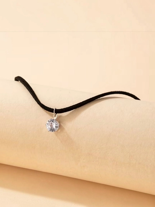 Qora choker