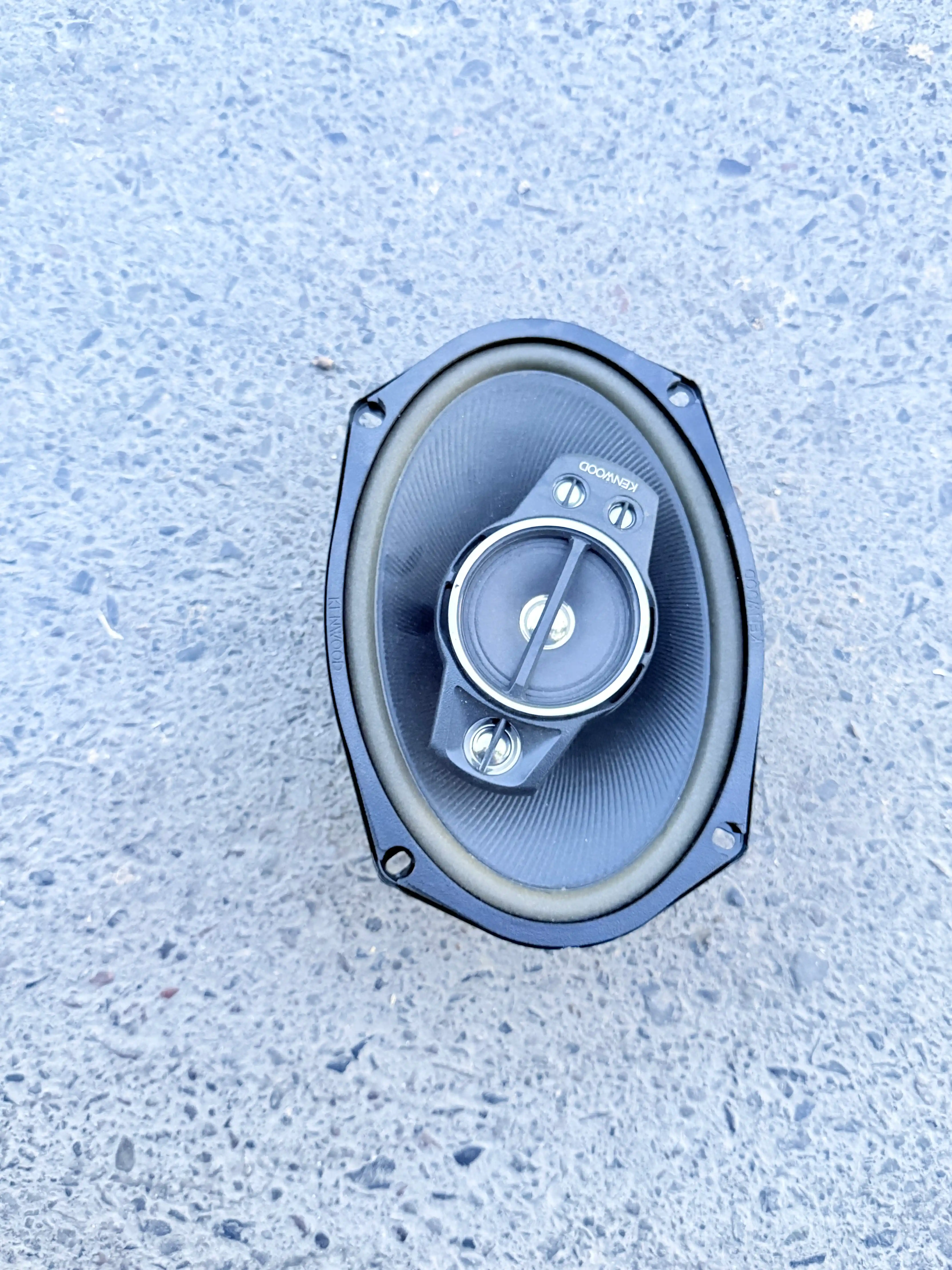 Автомобильные колонки Kenwood 700 Вт