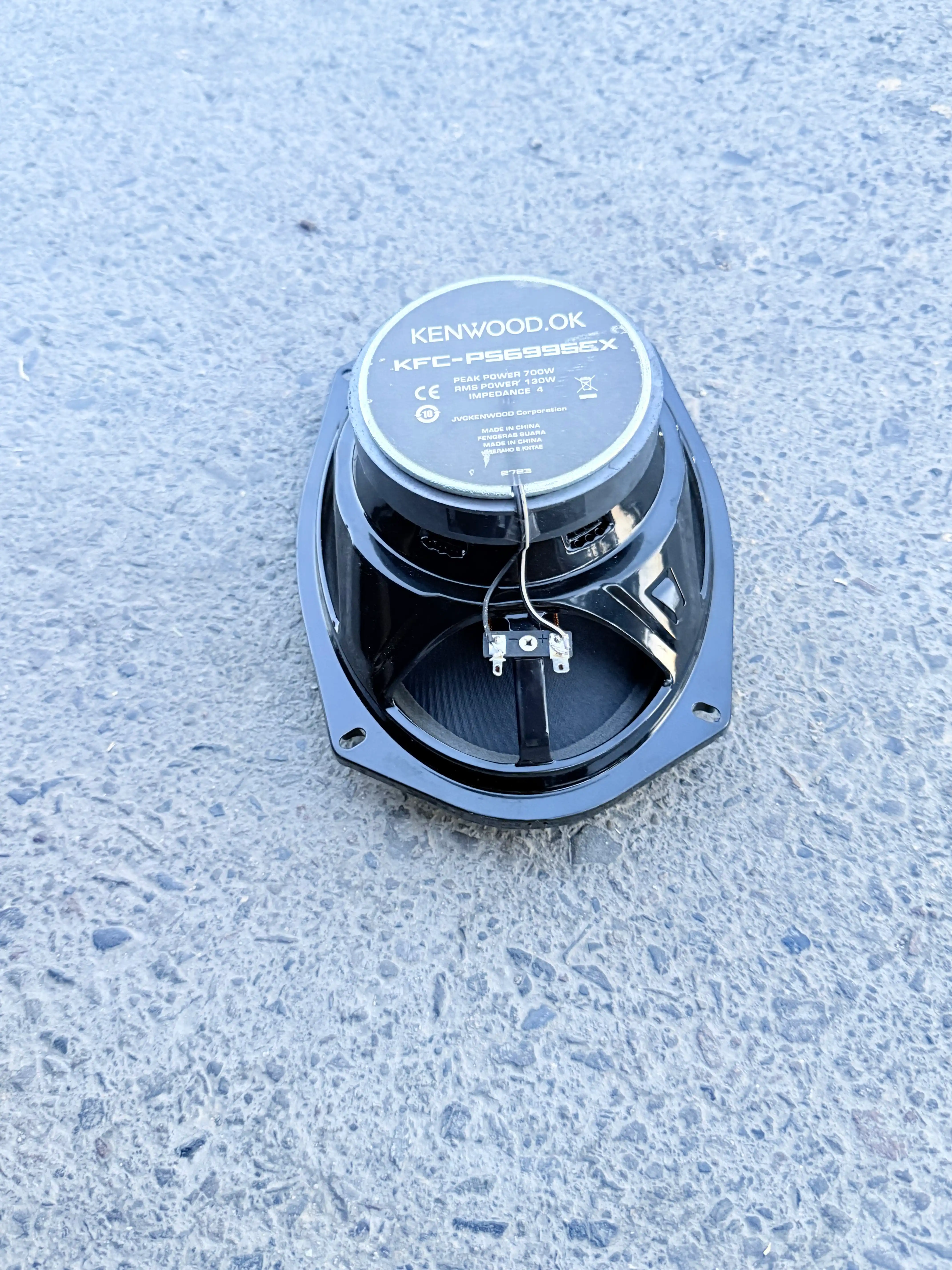 Автомобильные колонки Kenwood 700 Вт