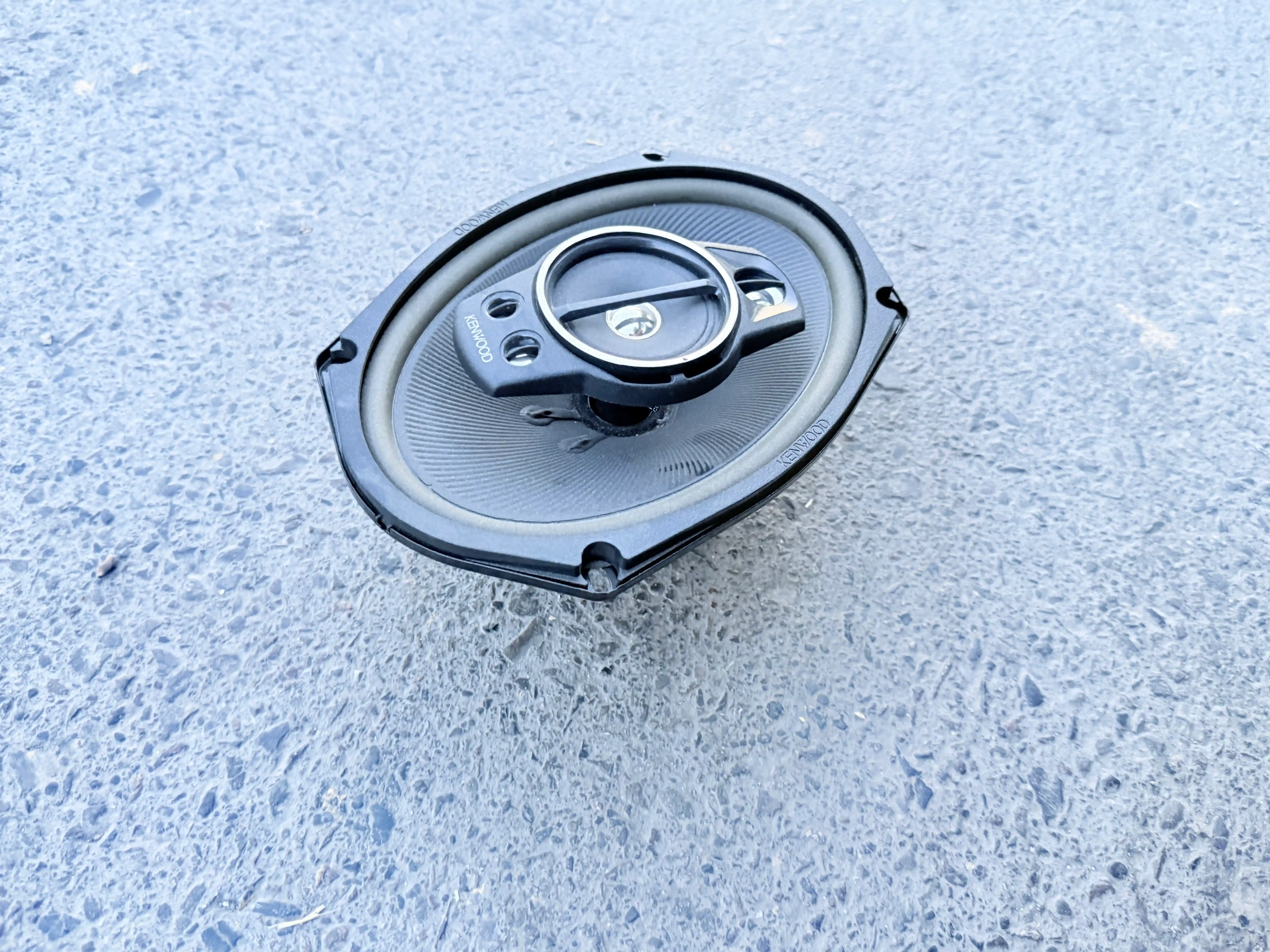 Автомобильные колонки Kenwood 700 Вт