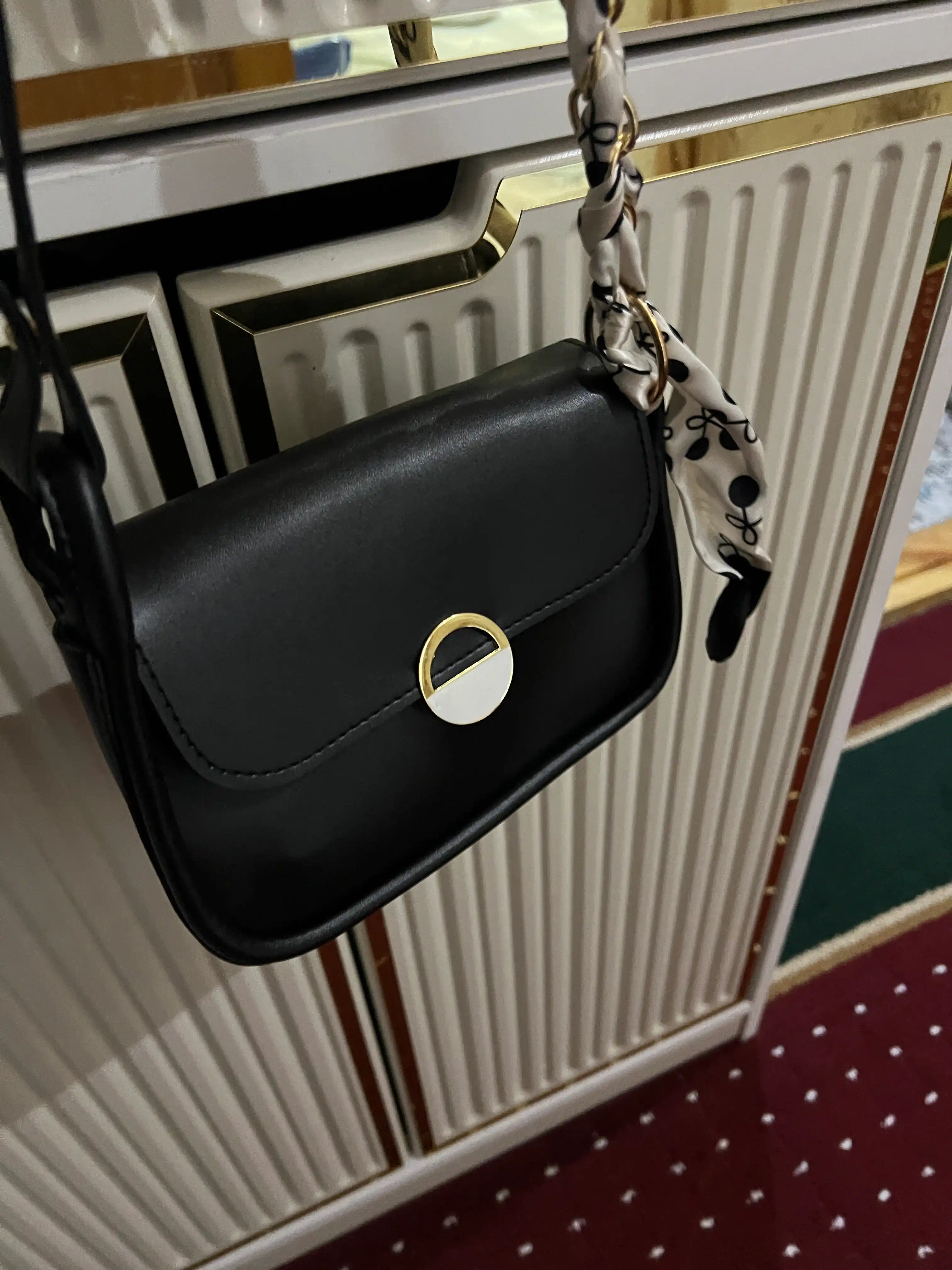 Sumka ayollar uchun – elegant, yelka va qo‘l uchun