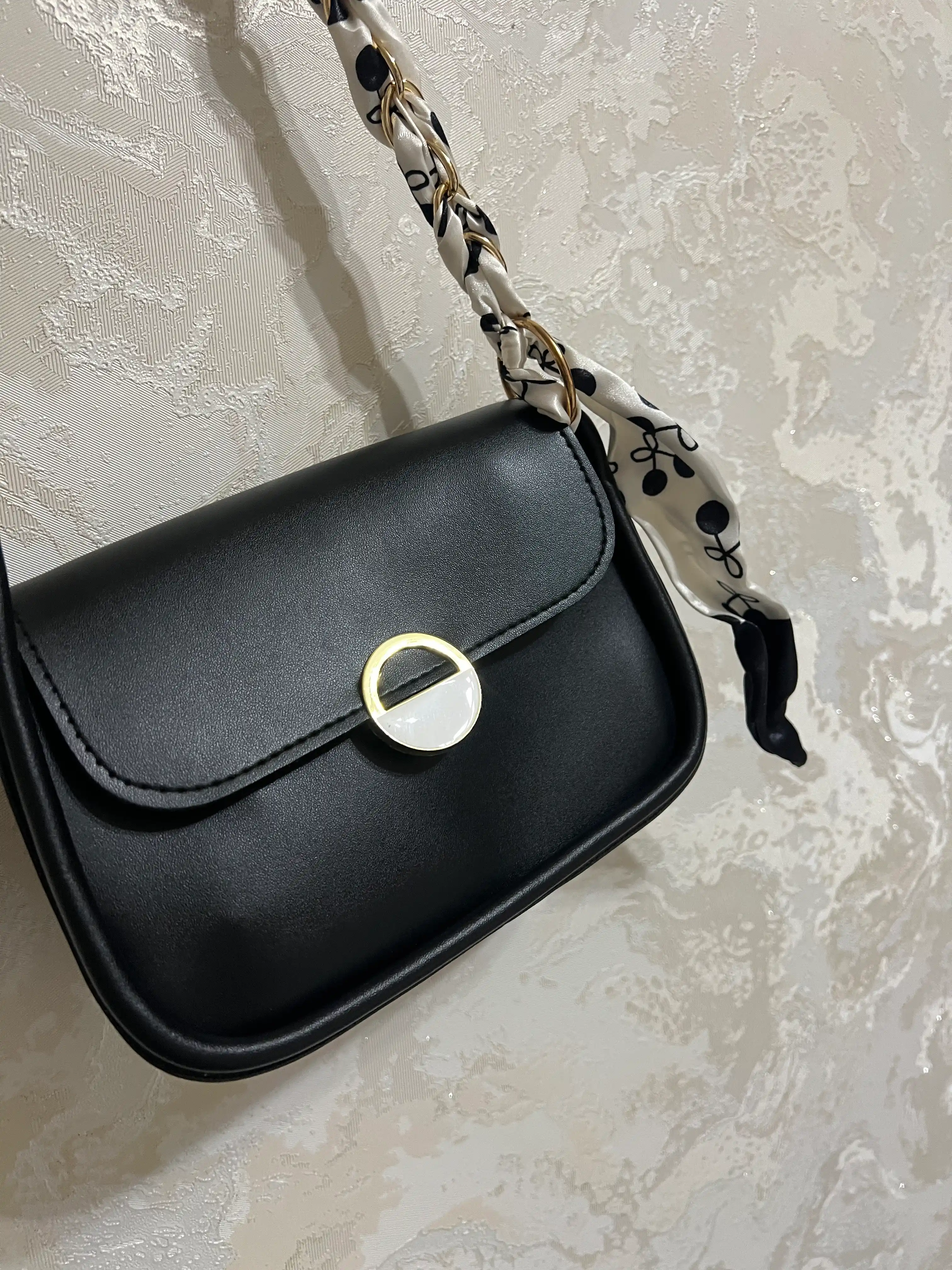Sumka ayollar uchun – elegant, yelka va qo‘l uchun