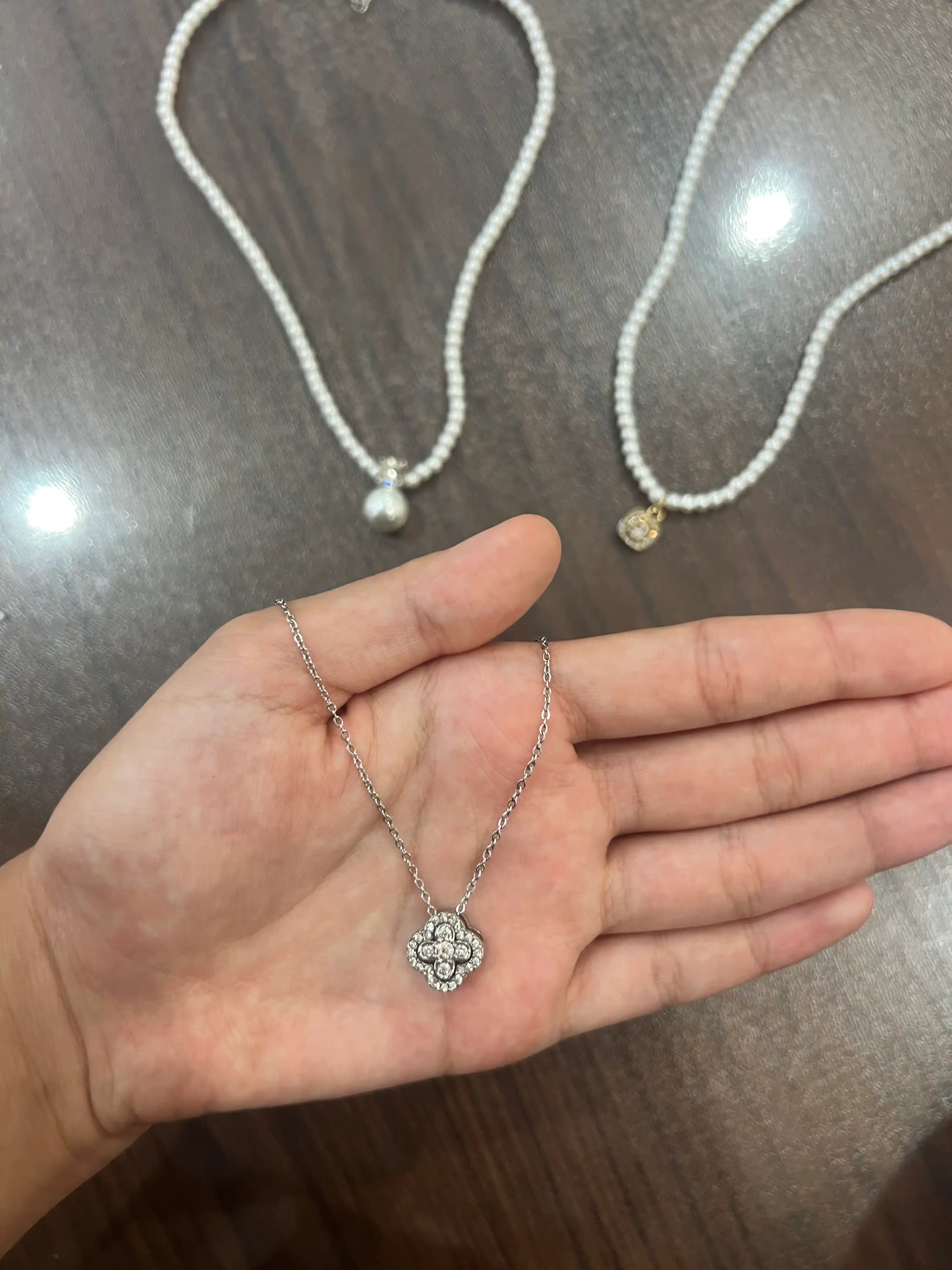 Ayollar zanjiri, sovg‘a taqinchoqlari