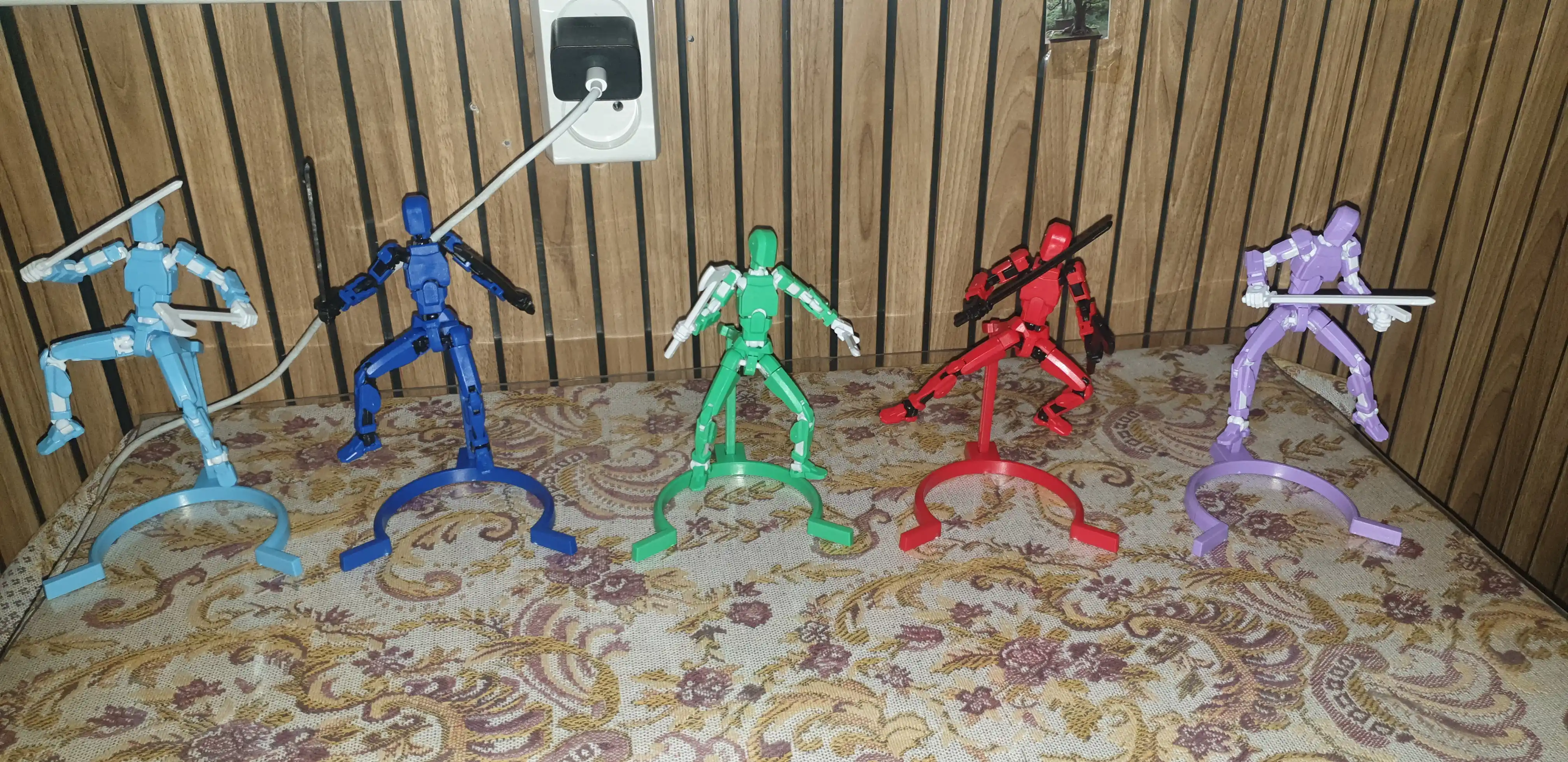 Фигурка-конструктор Dummy 13, подвижный 3D робот 13 см, сборная, с оружием, в коробке