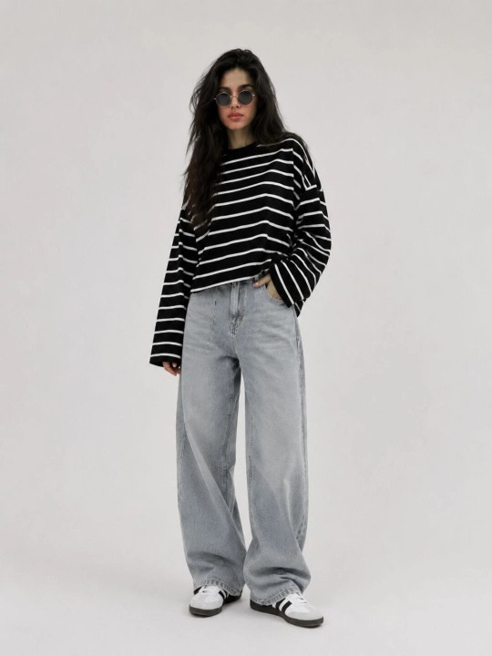 Женский полосатый свитшот Oversize. Черно-белая модель - 