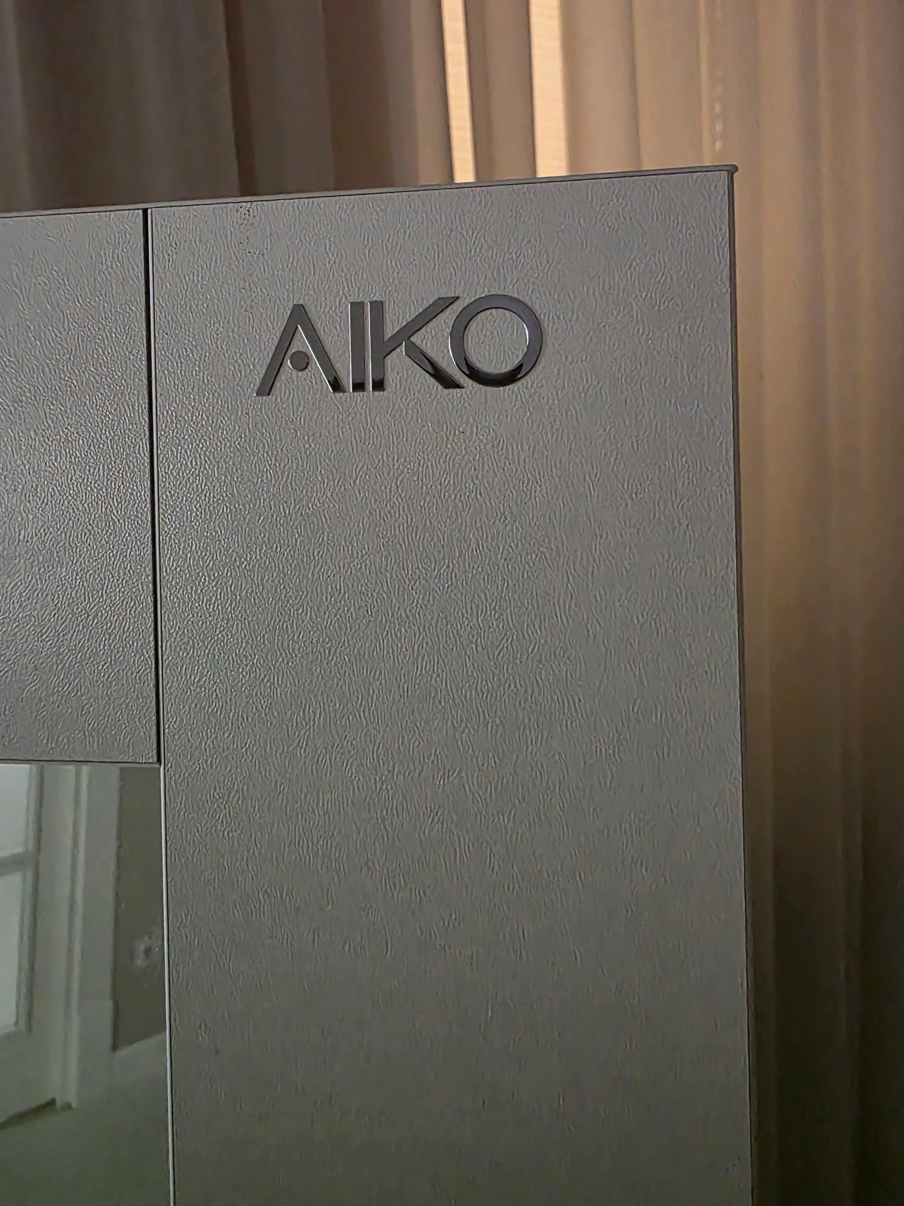 AIKO polga qo‘yiladigan yog‘och ko‘zgu, interyer uchun