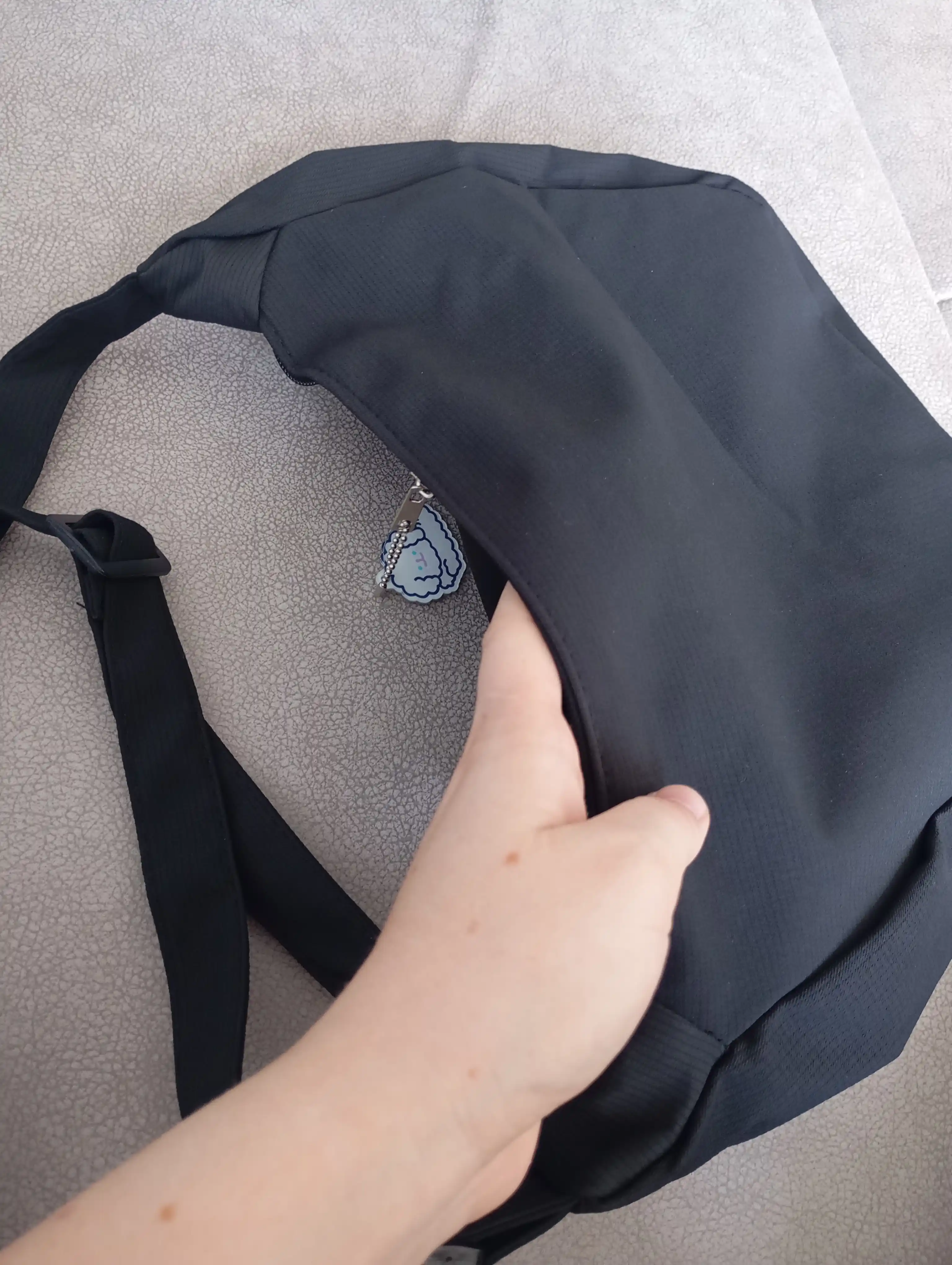 Ayollar neylon xobo sumkasi, 120 sm, uzunlikdagi molniya va tasmali
