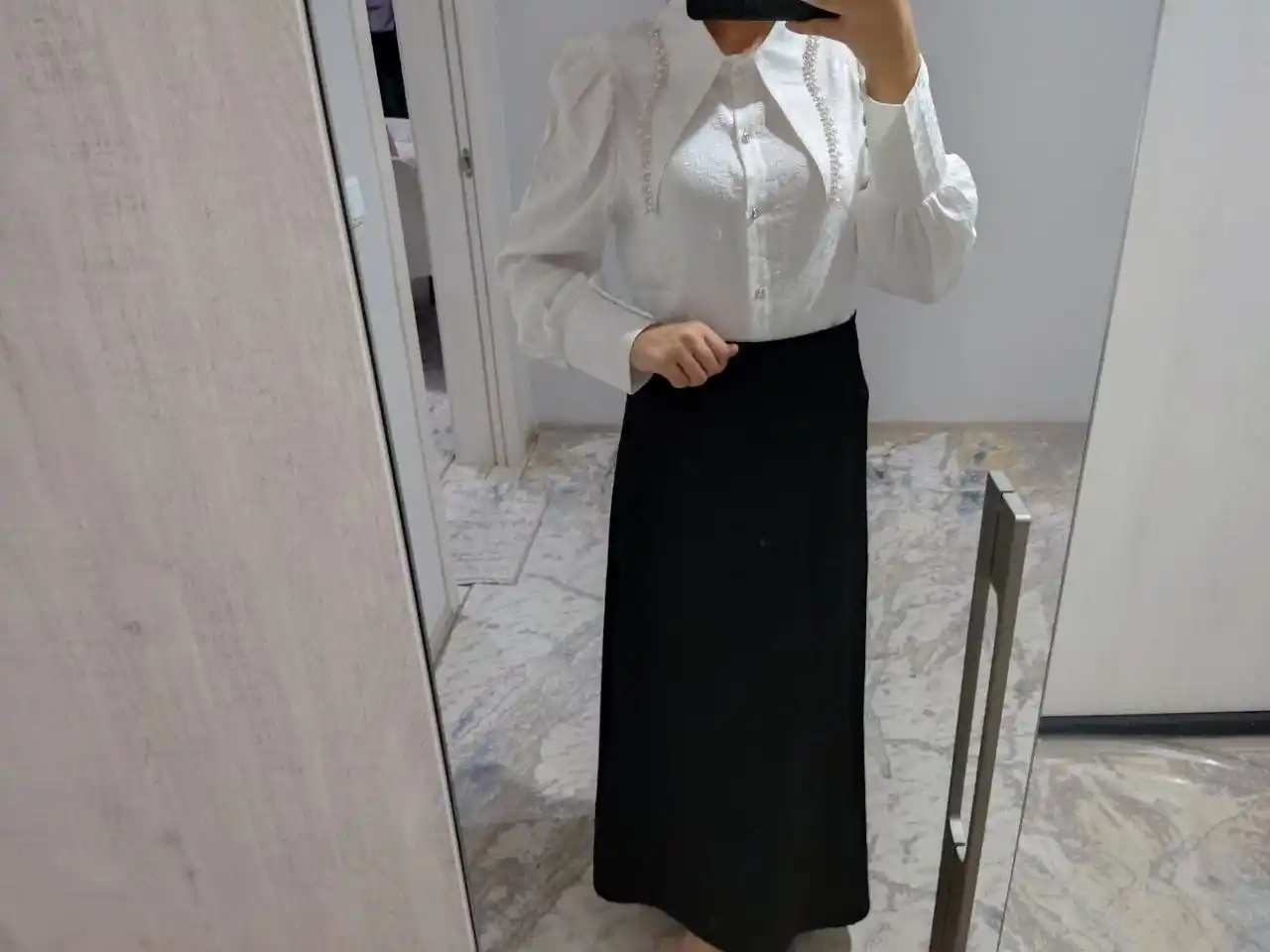 Qizlar va аyollar uchun oq koftalar, bluzkalar maktab va ish uchun