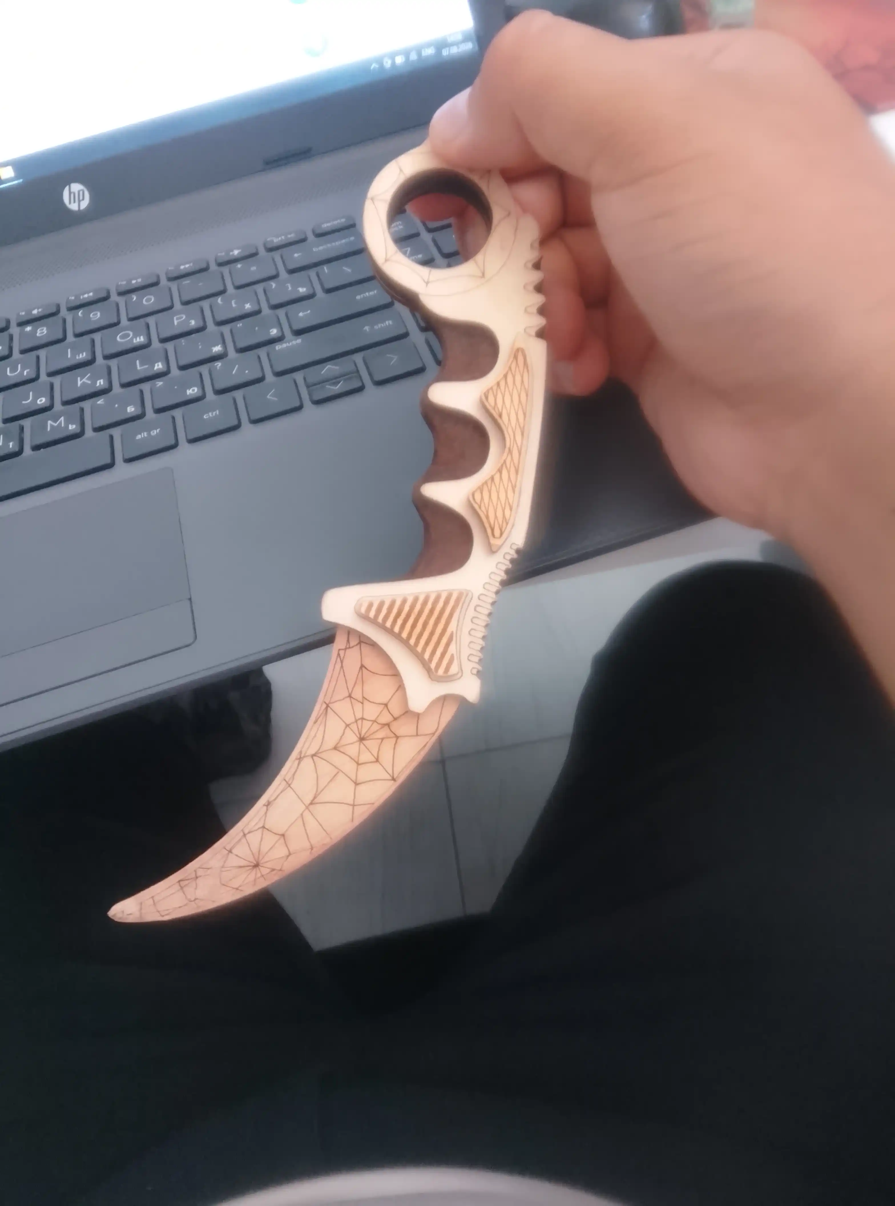 Pichoq kerambit faneradan
