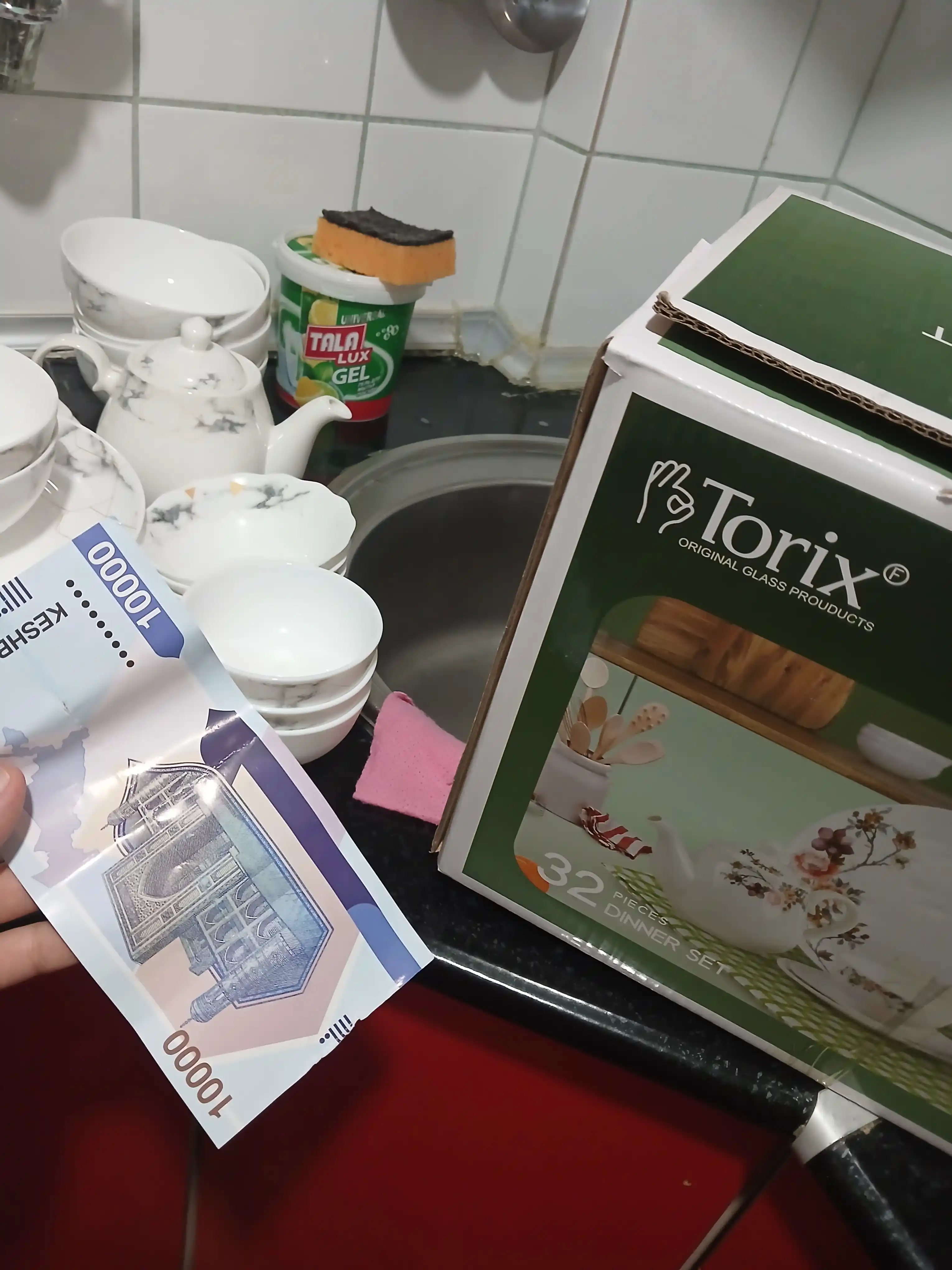 Набор посуды из опалового стекла, 32 предмета, с чайником и мисками, на 6 персон