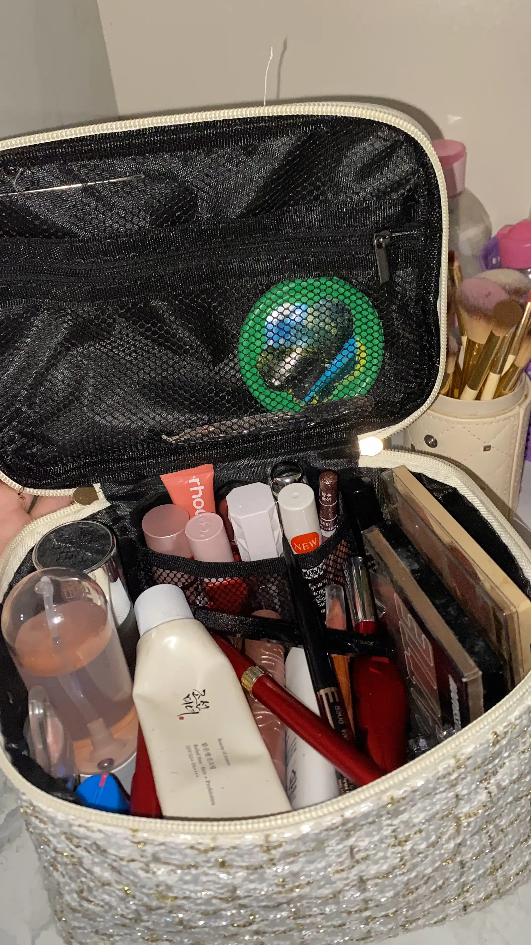 Kosmetik sumka, kosmetika uchun sayohat organayzeri