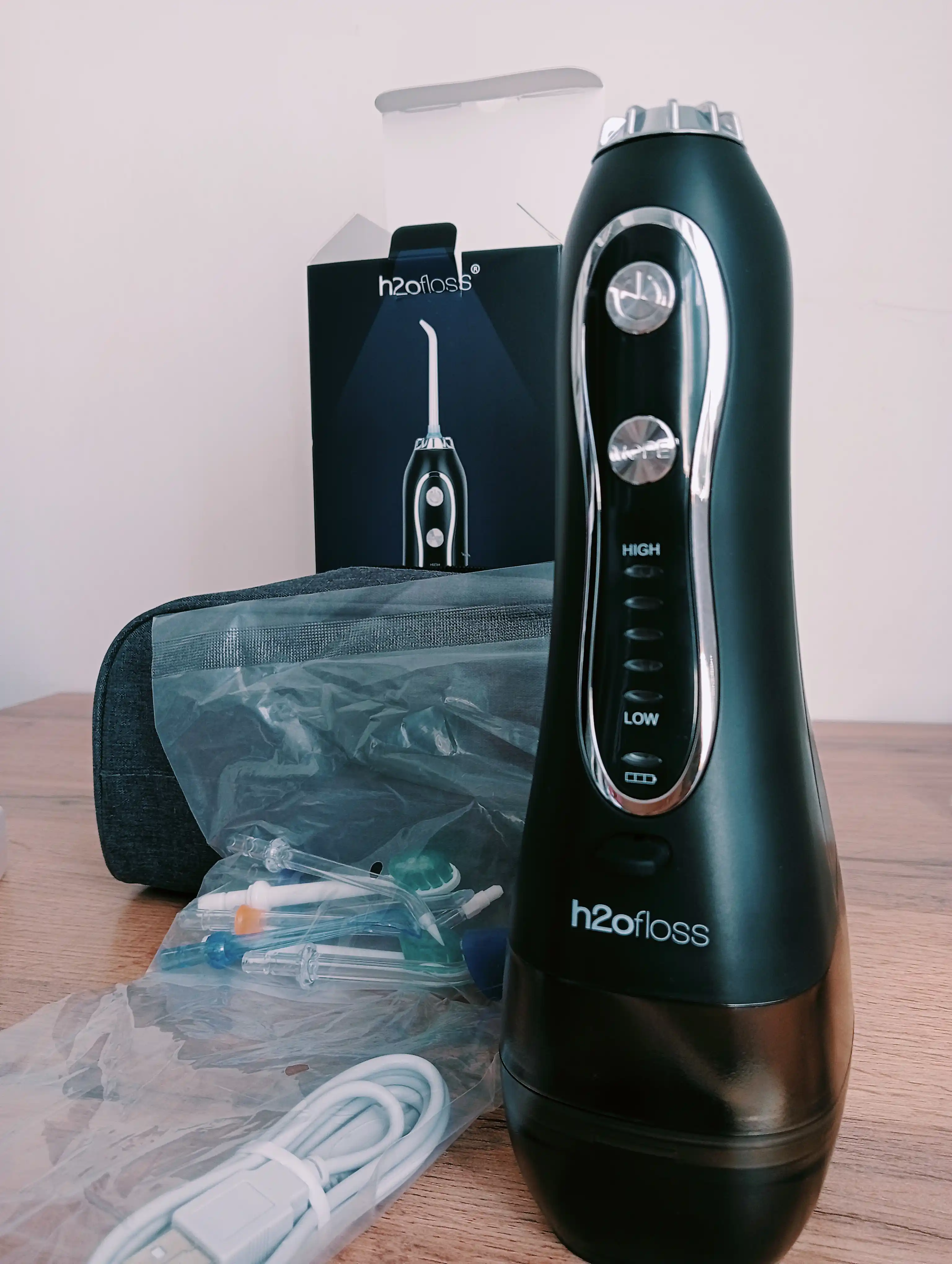 H2OFloss Portativ og‘iz irrigatori – professional tish va milk parvarishi, 8 ta nasadka