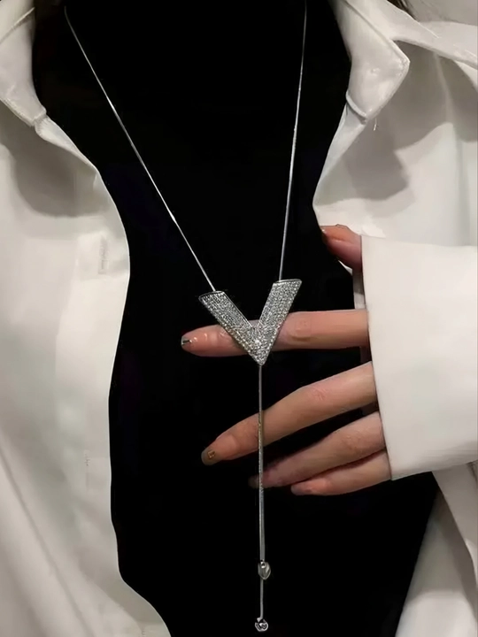 Koreys uslubidagi geometrik marjon